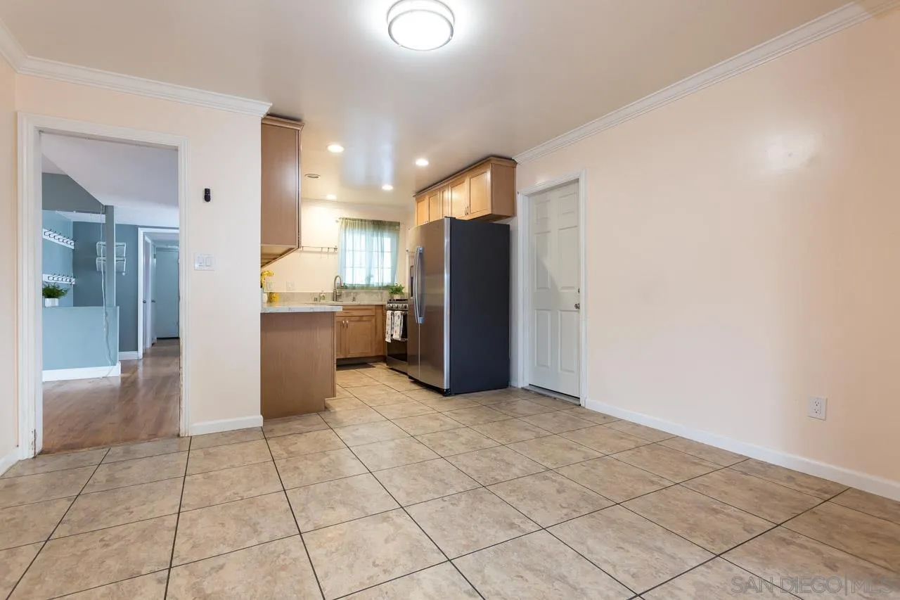 https://cdn.realtyfeed.com/cdn/127/260012802/ef2fb68cacfdfaa7ceaf54777d122bb4.webp