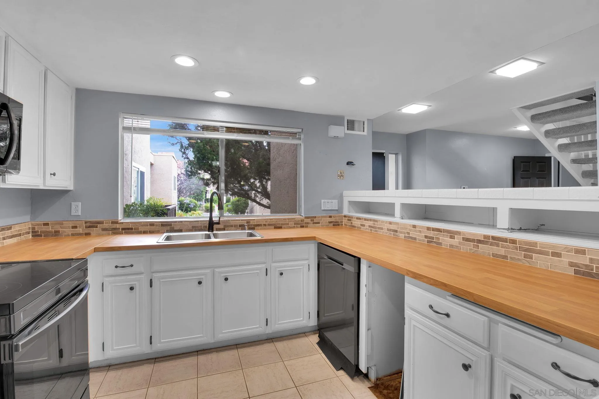 Photo #3: 260012803 Listing: Photo #3
