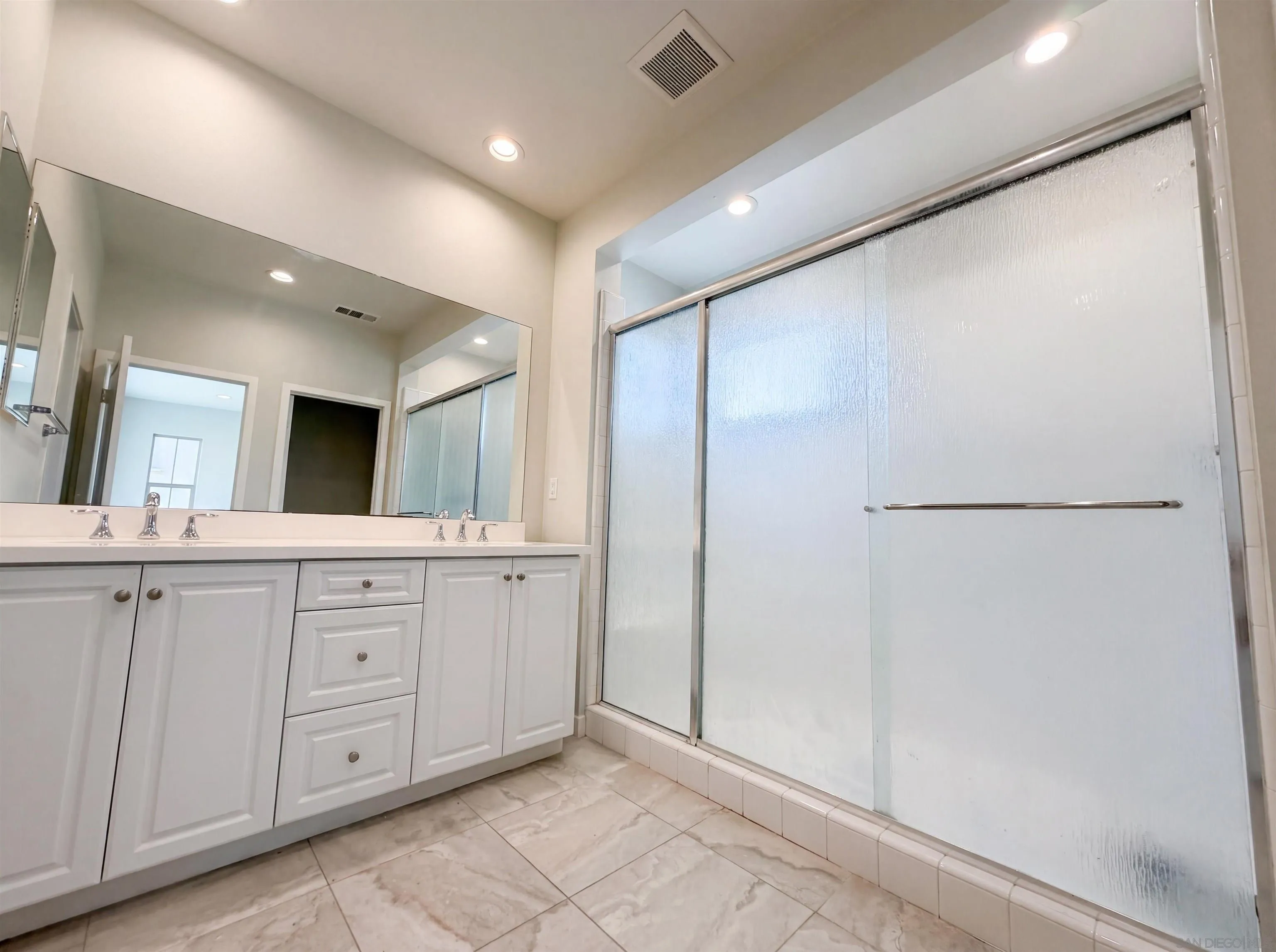 https://cdn.realtyfeed.com/cdn/127/260012814/31f20bec256bff49bc1f64b790e6ed3d.webp