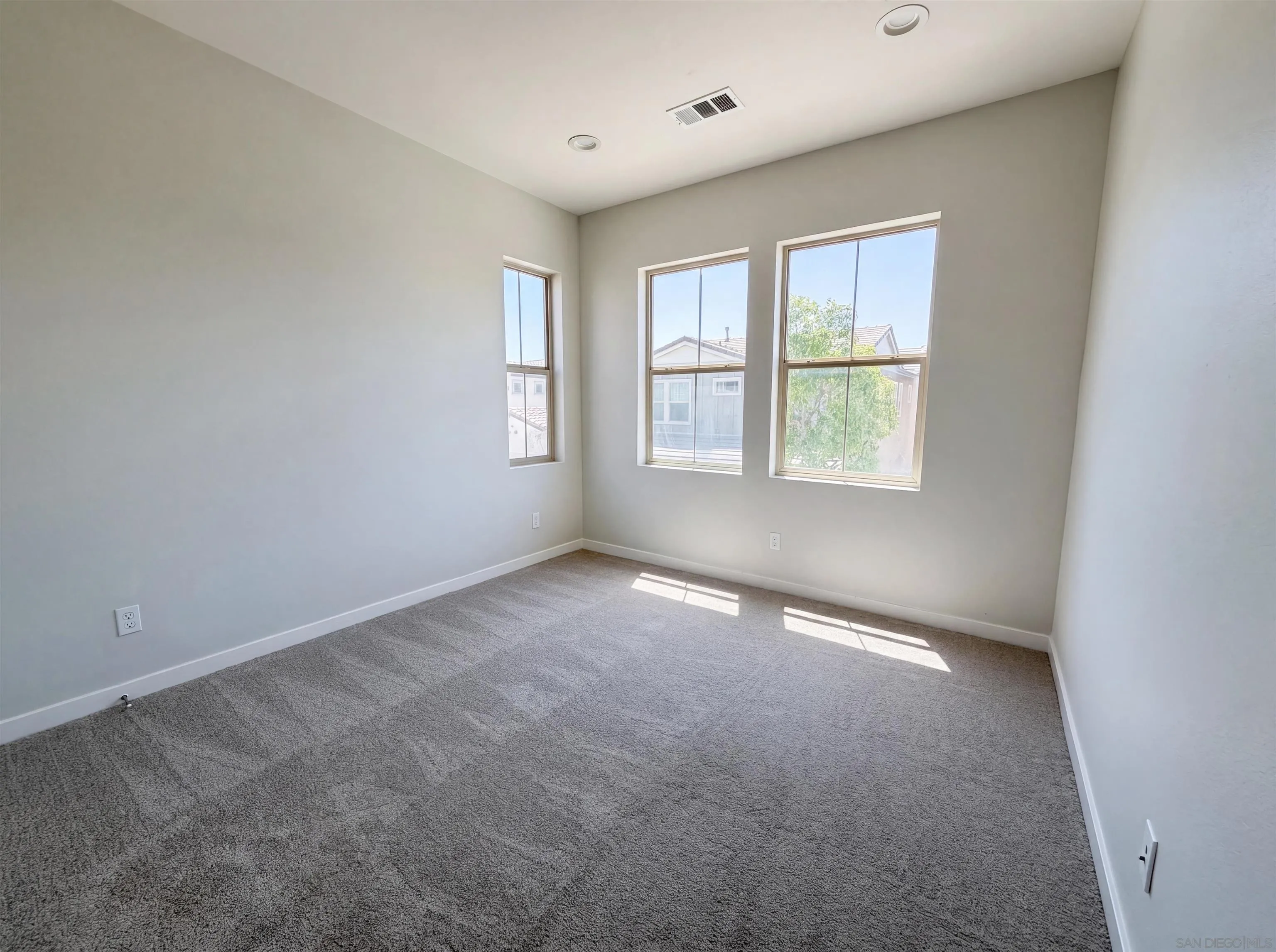 https://cdn.realtyfeed.com/cdn/127/260012814/813f01feb9e72b3ec65a8762d7cce064.webp