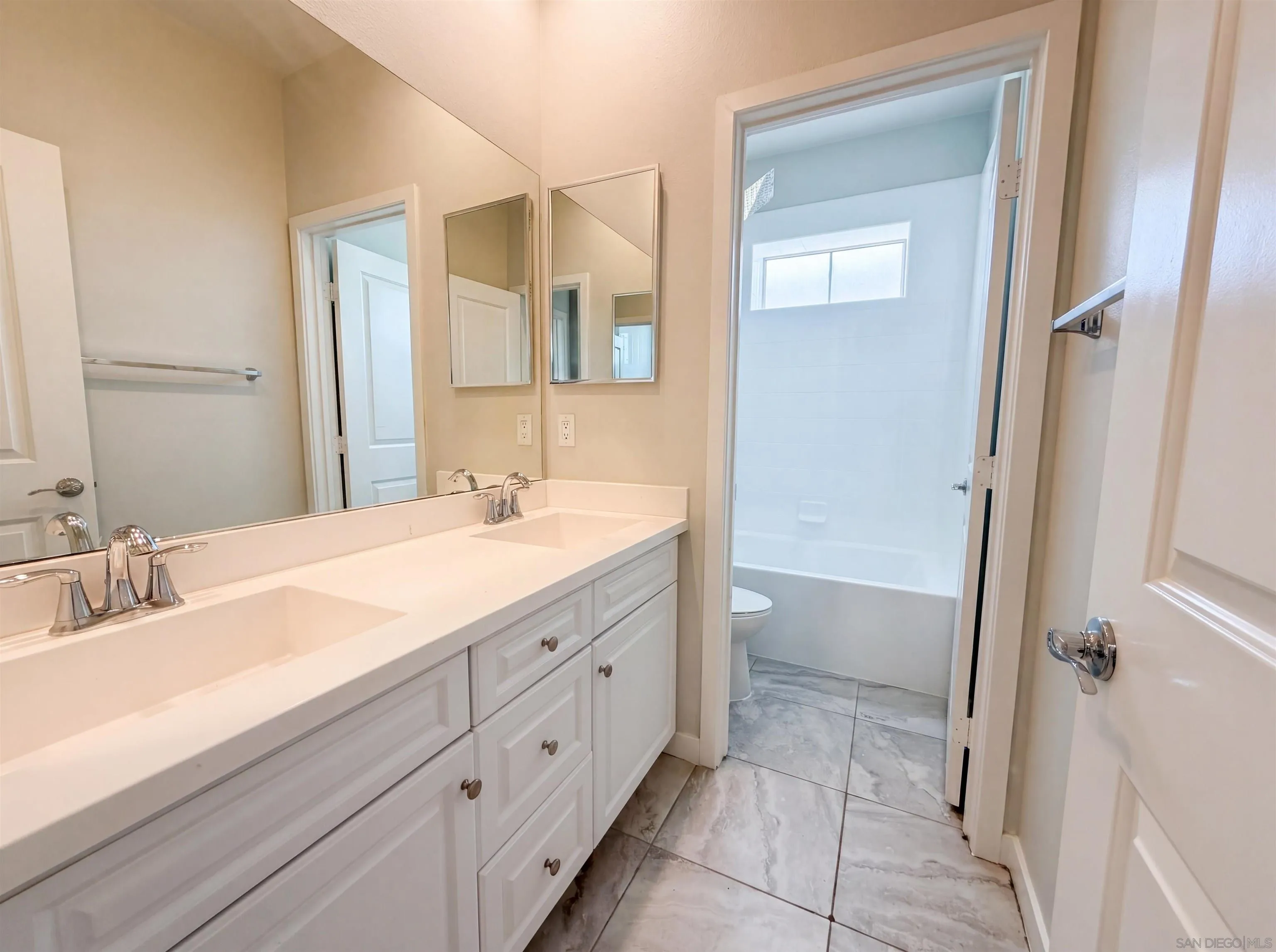 https://cdn.realtyfeed.com/cdn/127/260012814/8f404710f03328225d38fa7102acb2d4.webp