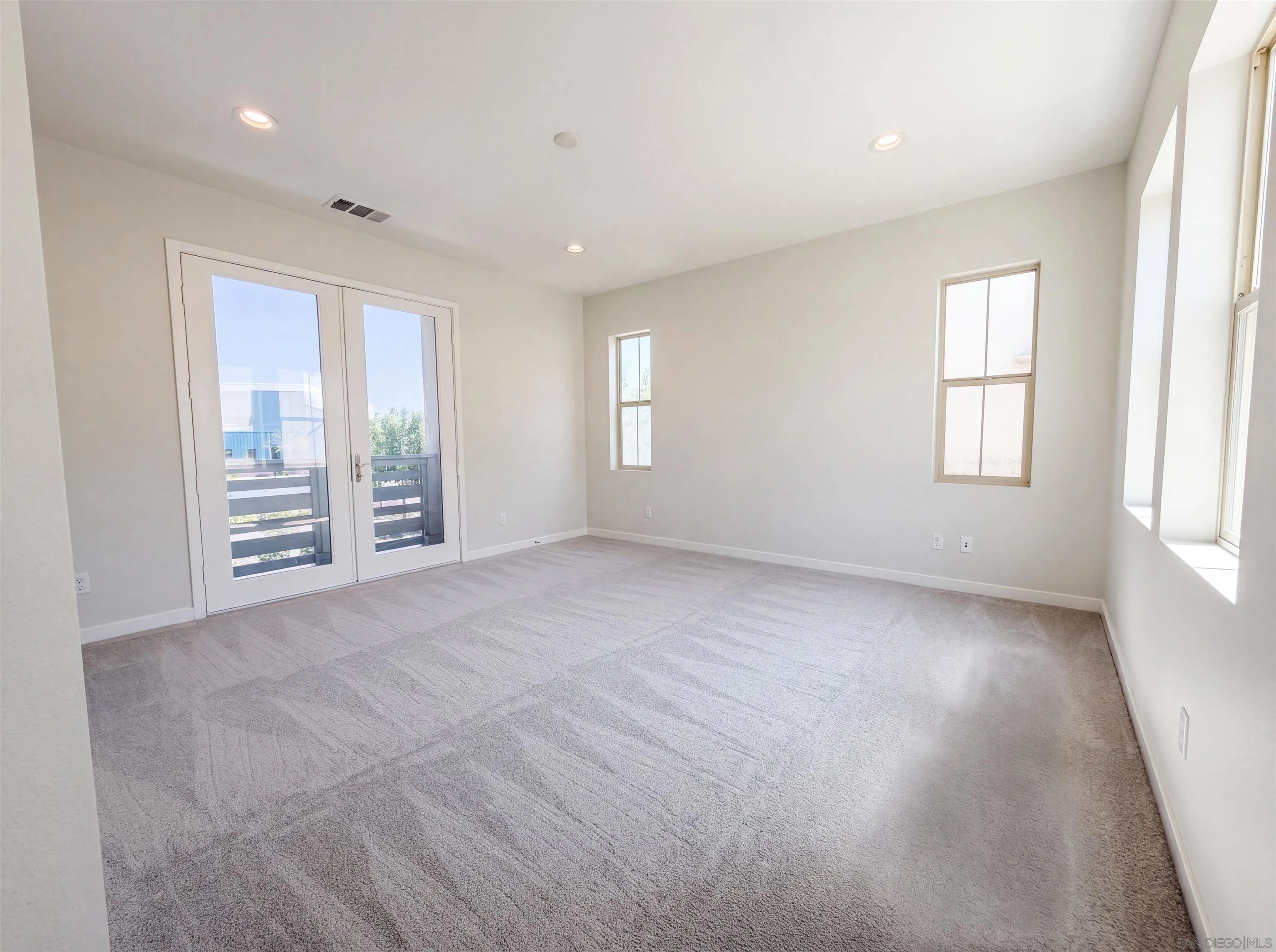 https://cdn.realtyfeed.com/cdn/127/260012814/9b01798955fa44b178f27a9e8e84b38e.webp