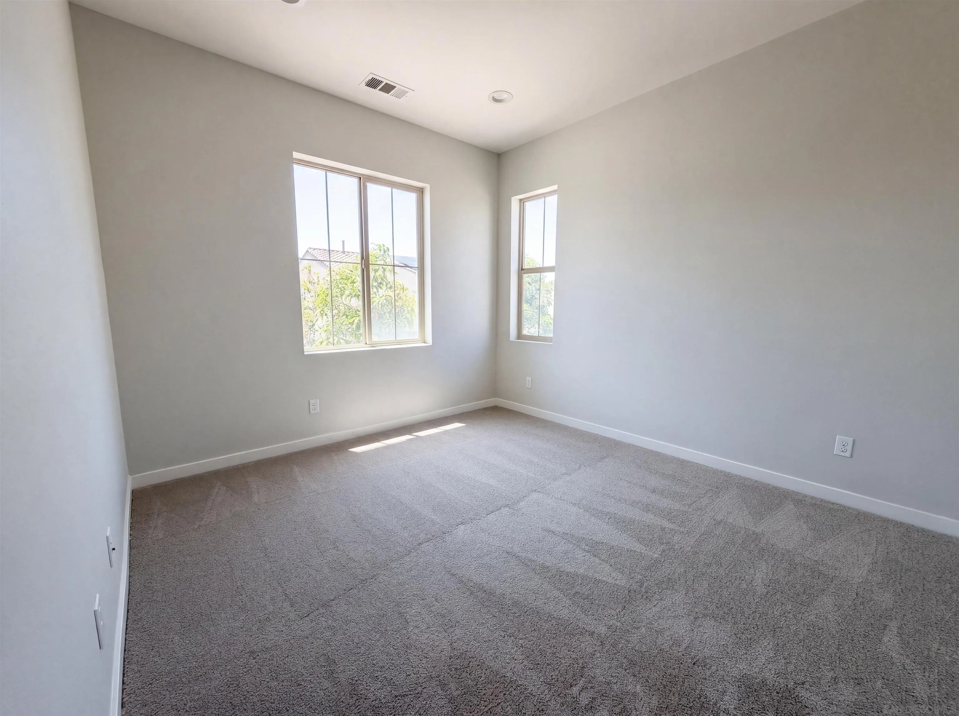 https://cdn.realtyfeed.com/cdn/127/260012814/b59d065271f0bb19eceabdcae61d7aac.webp