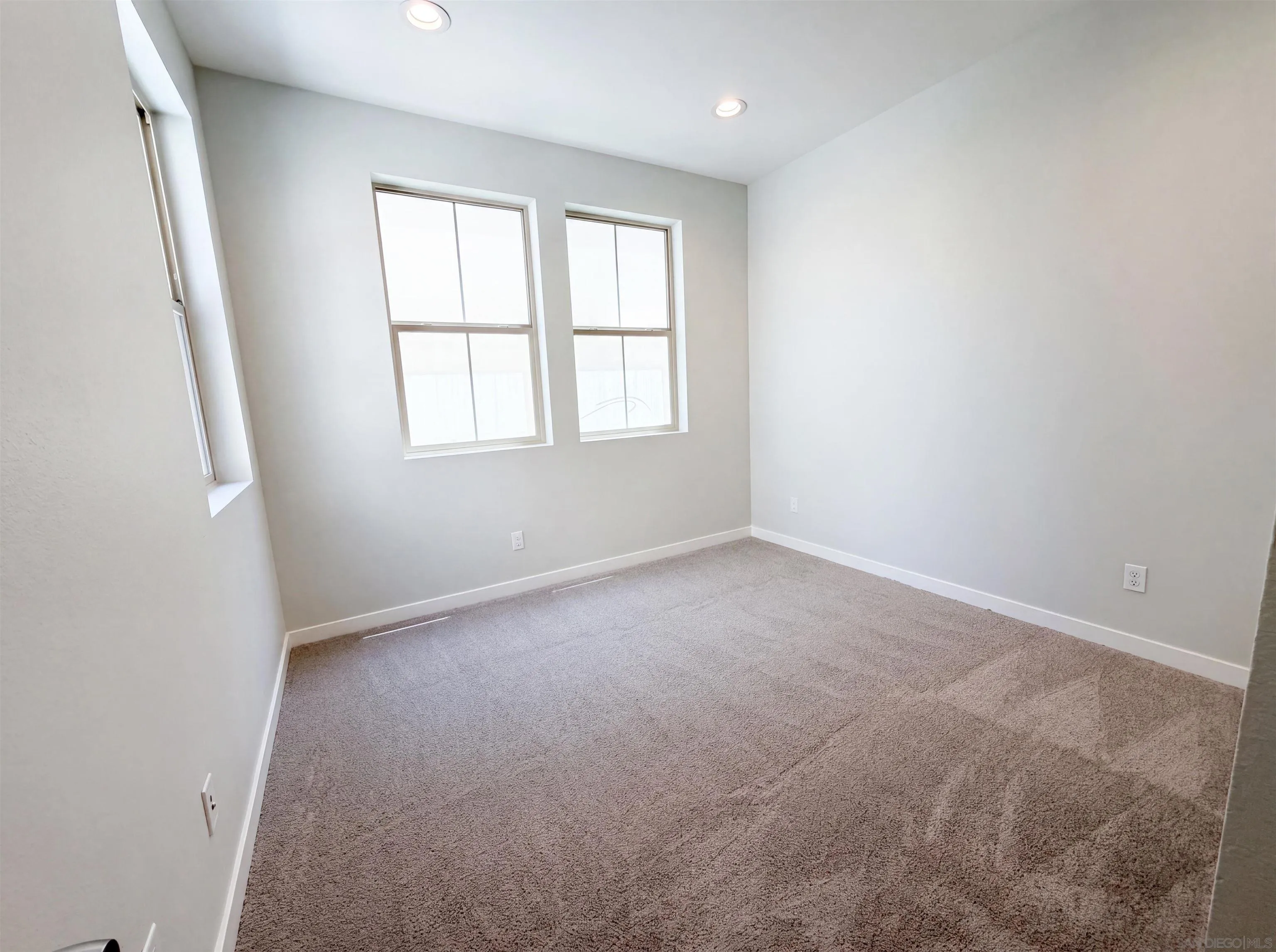 https://cdn.realtyfeed.com/cdn/127/260012814/bd40f19c9da53545df349c5ab233f51f.webp