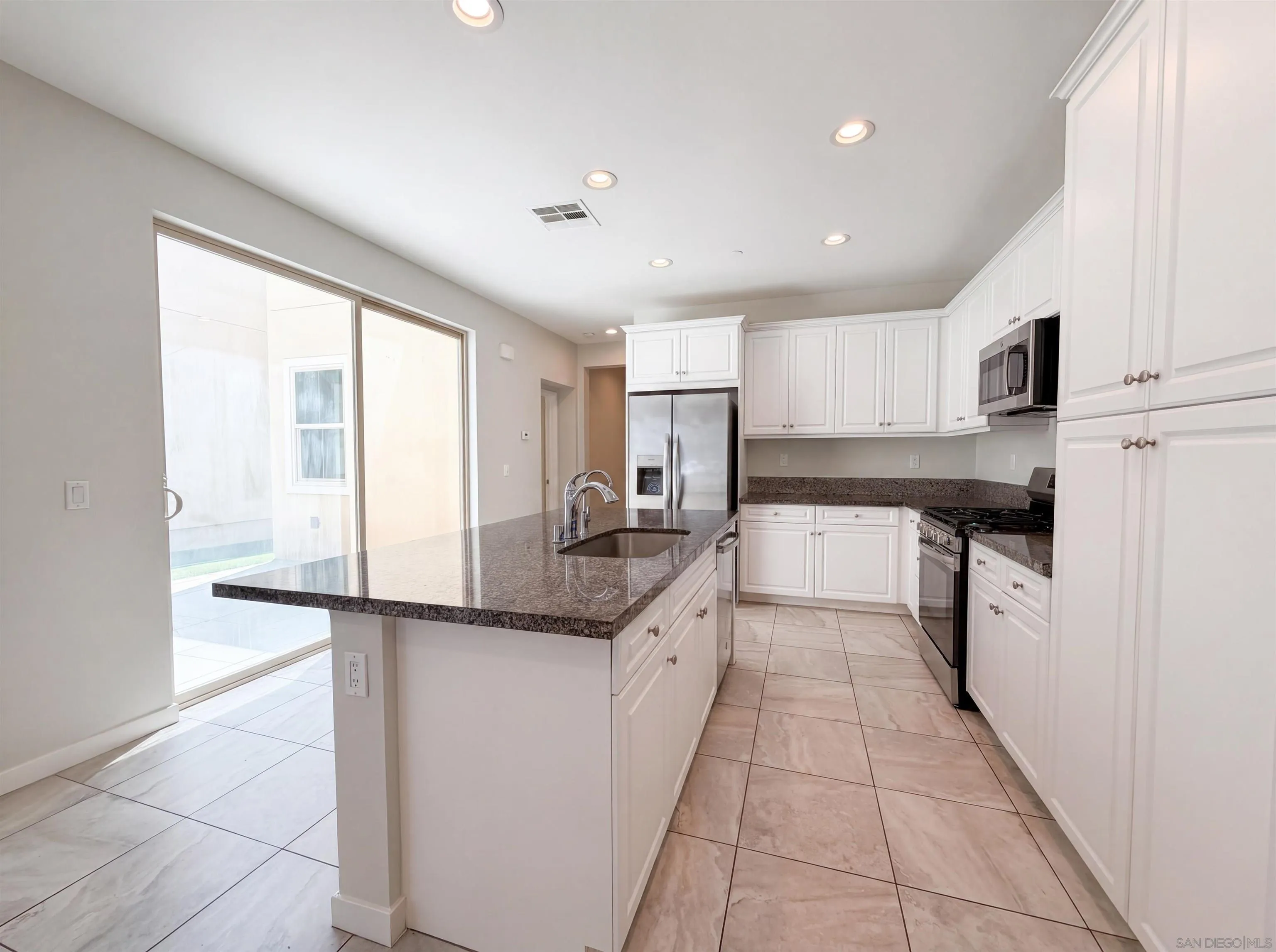 https://cdn.realtyfeed.com/cdn/127/260012814/d3342d0cd59f0f2c8d7ab097eaa54bf6.webp