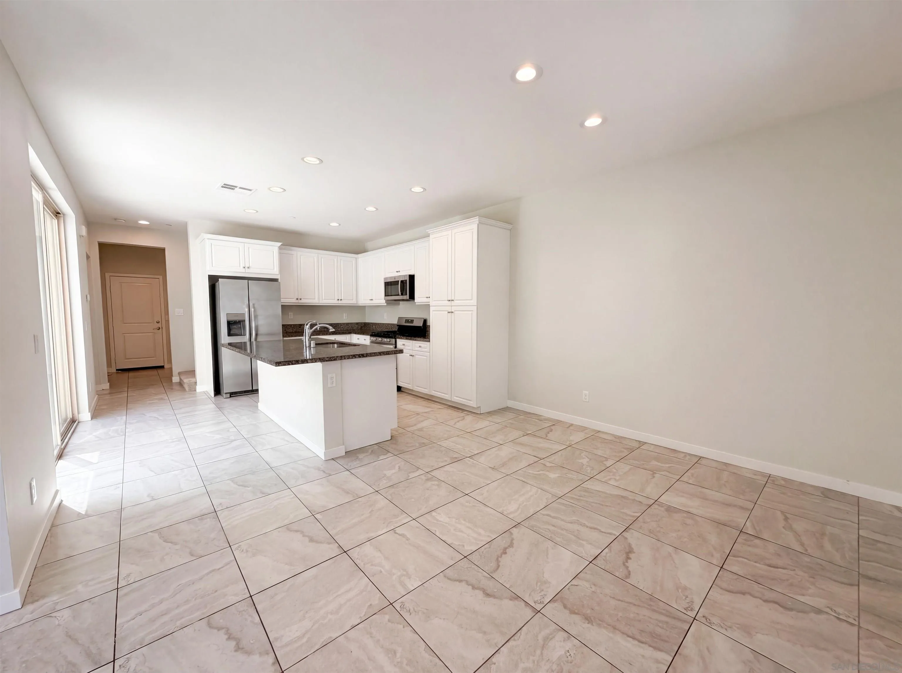 https://cdn.realtyfeed.com/cdn/127/260012814/d8554dbf0c51a68c73bf26377dfd6253.webp