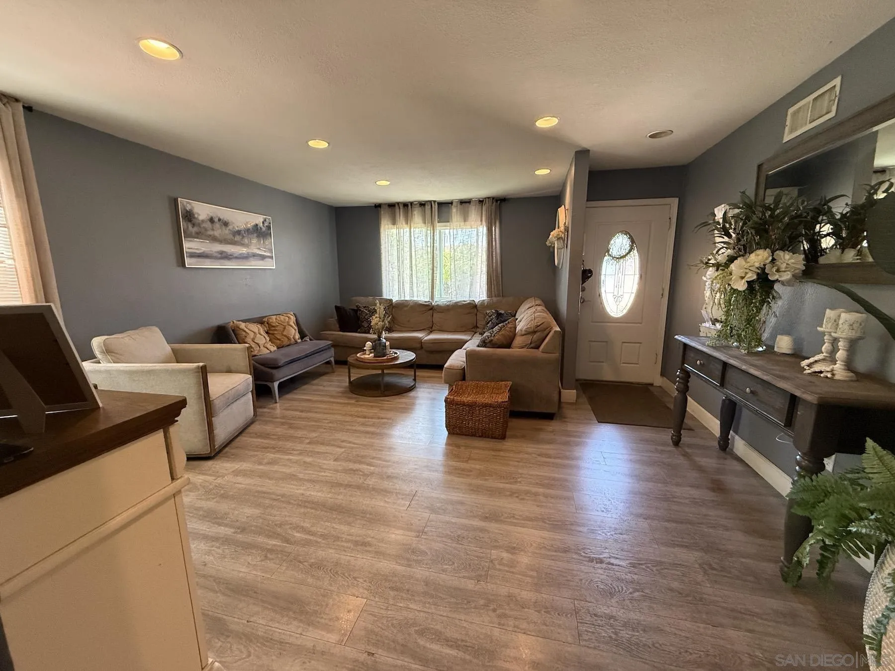 https://cdn.realtyfeed.com/cdn/127/260012825/1d14d4297895d9641bd87e02cc3a686f.webp