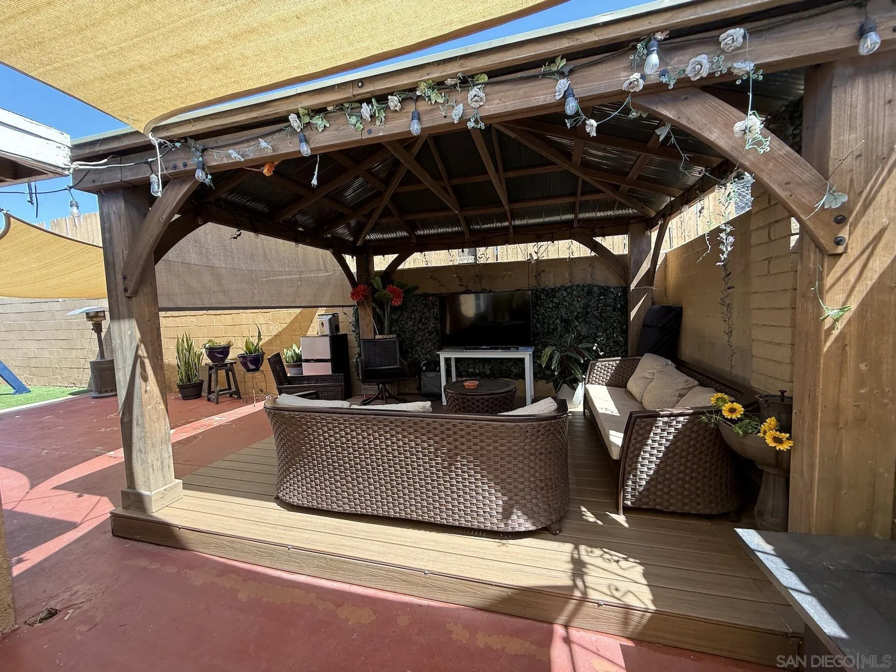 https://cdn.realtyfeed.com/cdn/127/260012825/27cf39efdca58be15bd079bd5815061f.webp