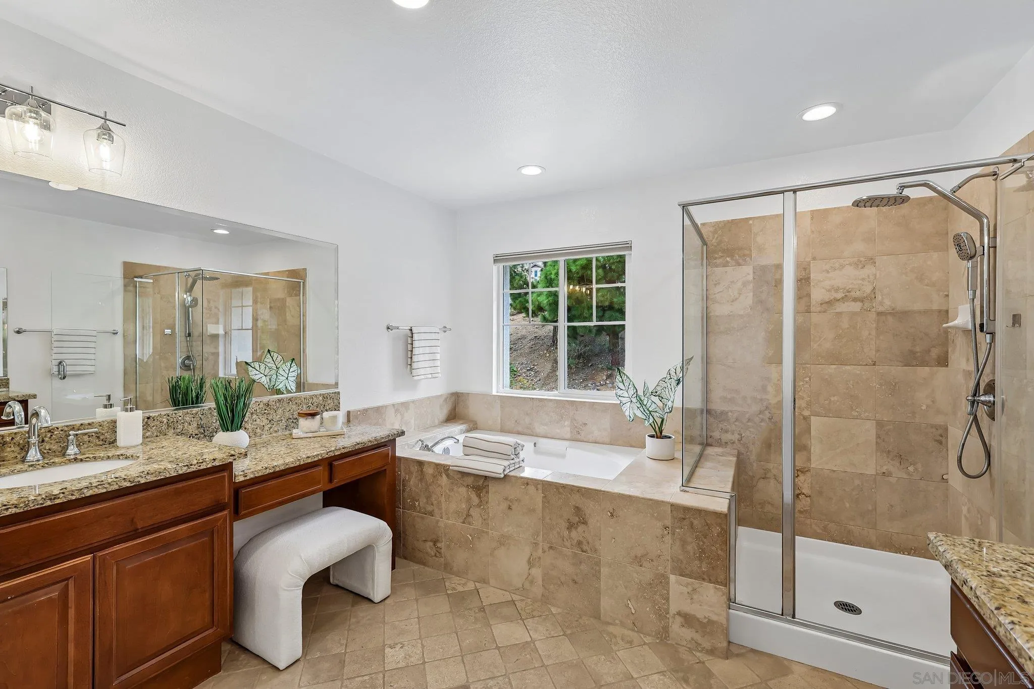 https://cdn.realtyfeed.com/cdn/127/260012827/55a2526141e7e5c709aab4e52cbece8e.webp
