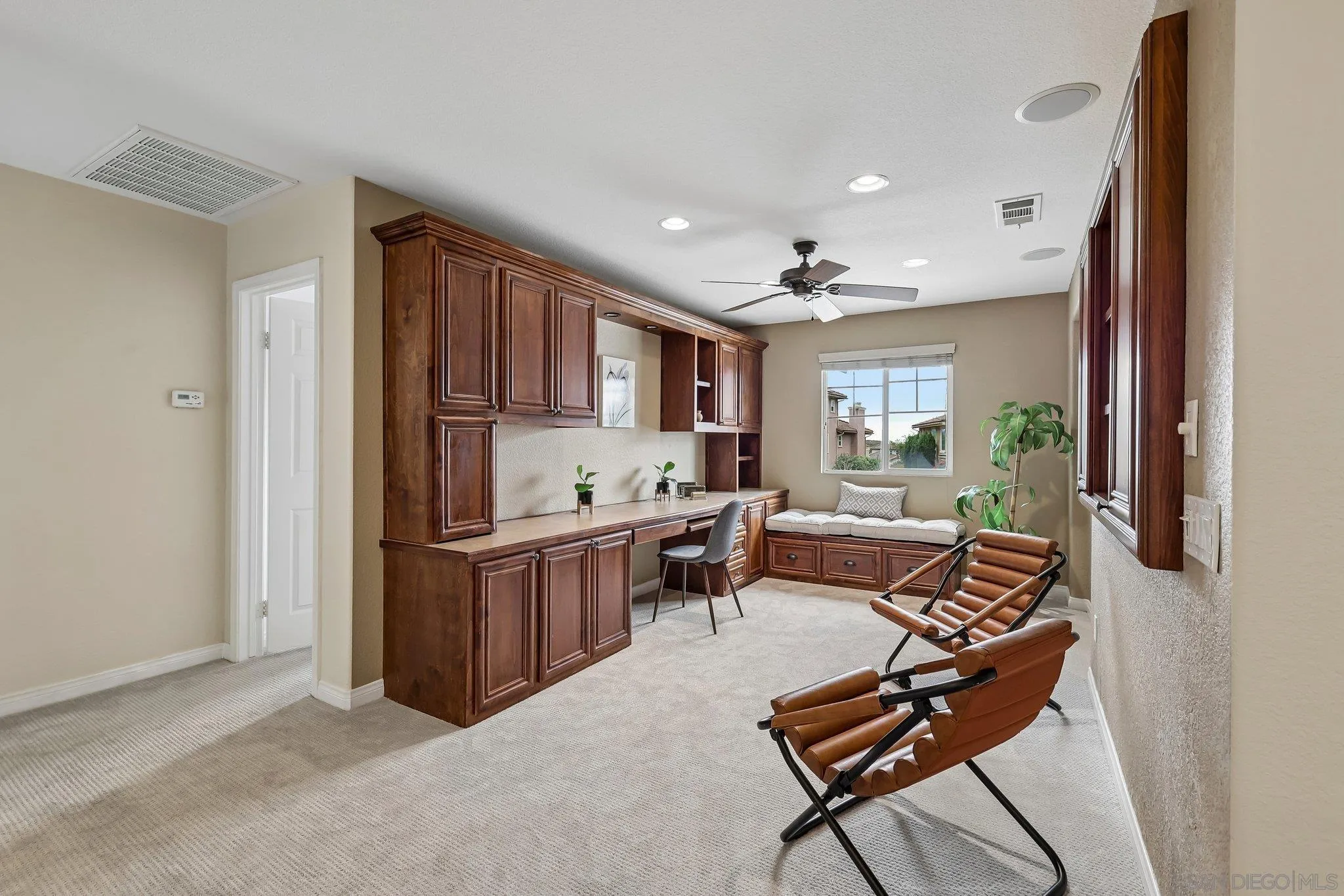 https://cdn.realtyfeed.com/cdn/127/260012827/710f2d48df8da9c54797ff259c17f2ef.webp