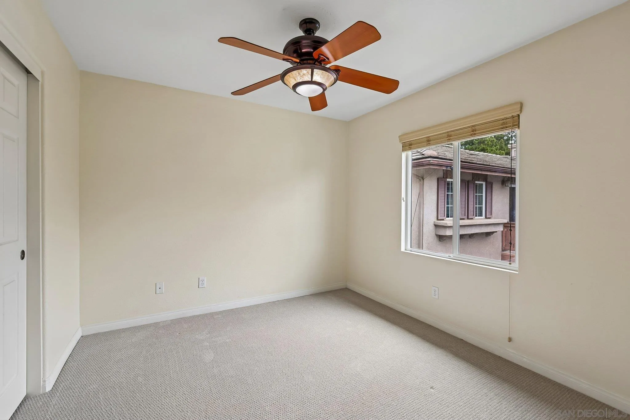 https://cdn.realtyfeed.com/cdn/127/260012827/aa25be3cd24300bea5bd483bf30e84d7.webp