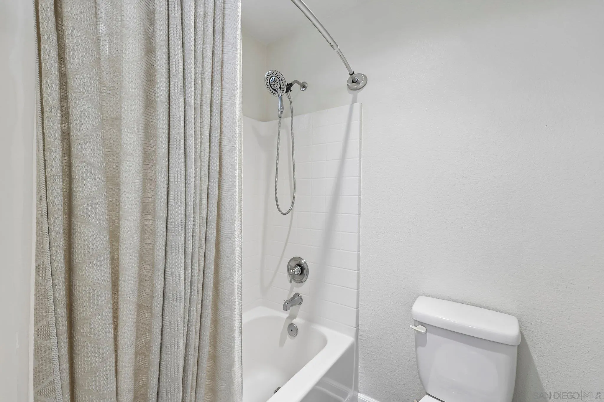 https://cdn.realtyfeed.com/cdn/127/260012827/b0b0c80b4c715862e601921e5925ffd2.webp