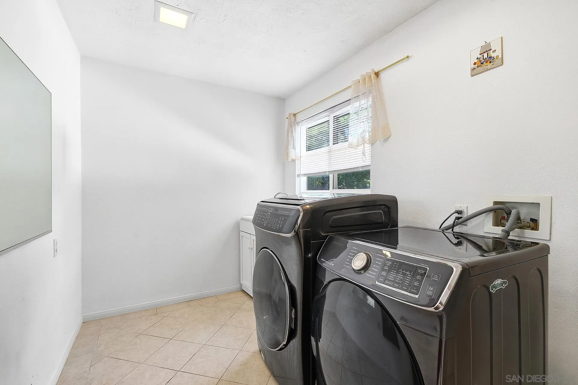 https://cdn.realtyfeed.com/cdn/127/260012830/00ff0621e9d89efd18038f0c072c8a04.webp