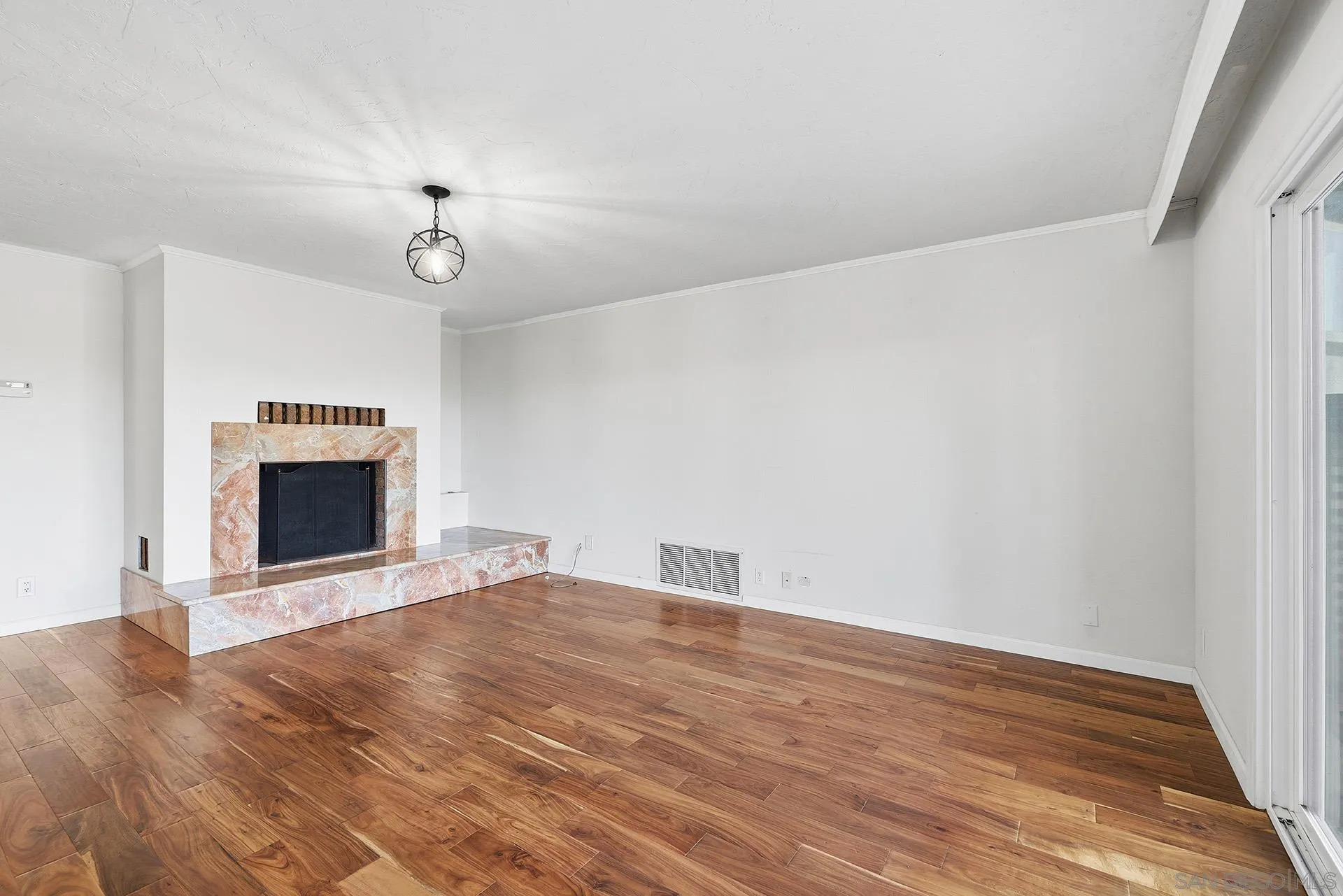 https://cdn.realtyfeed.com/cdn/127/260012830/0b9e2f897613217c7eb30cb21849a0e3.webp
