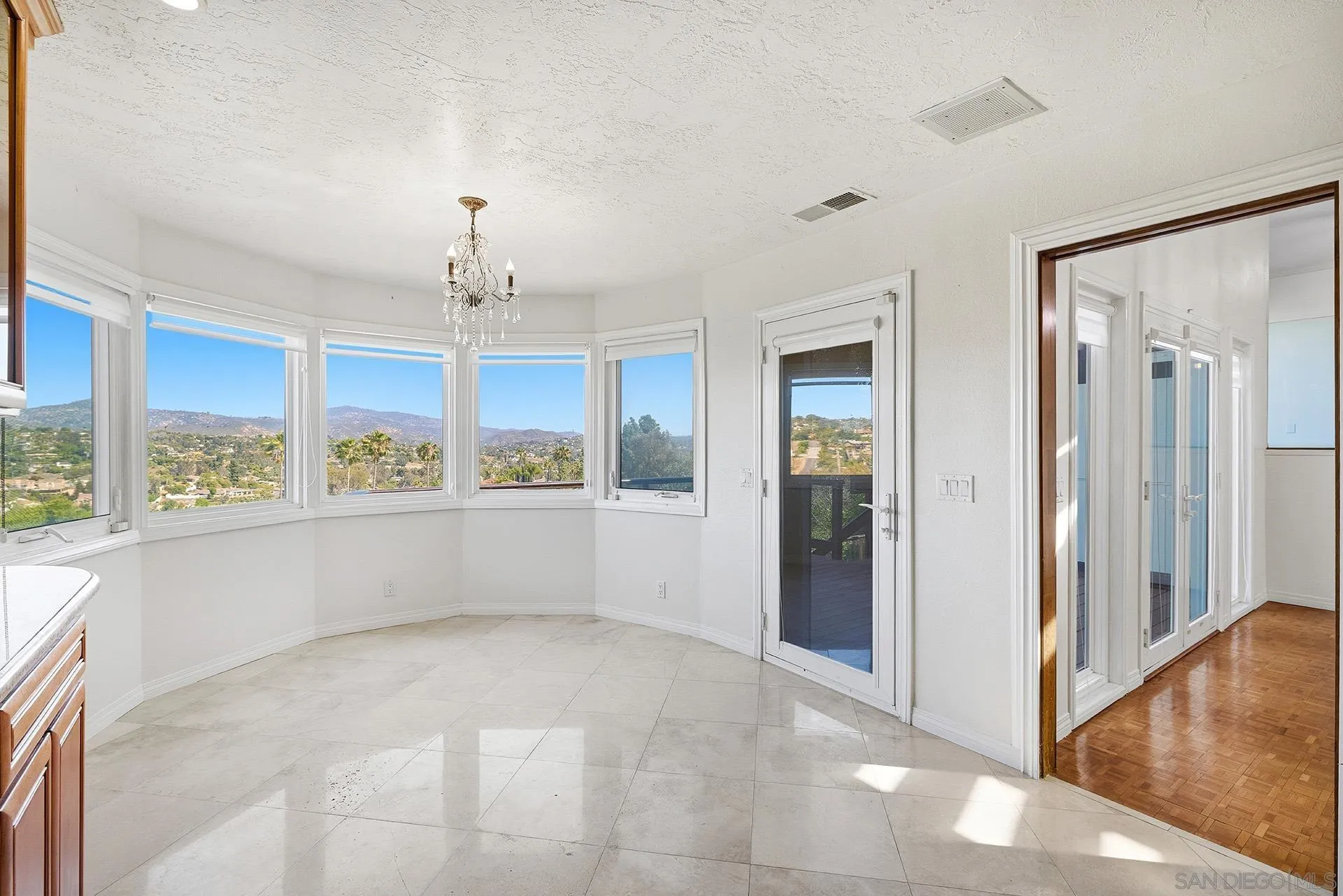 https://cdn.realtyfeed.com/cdn/127/260012830/388b8238b84bee57abe718e67a90146b.webp