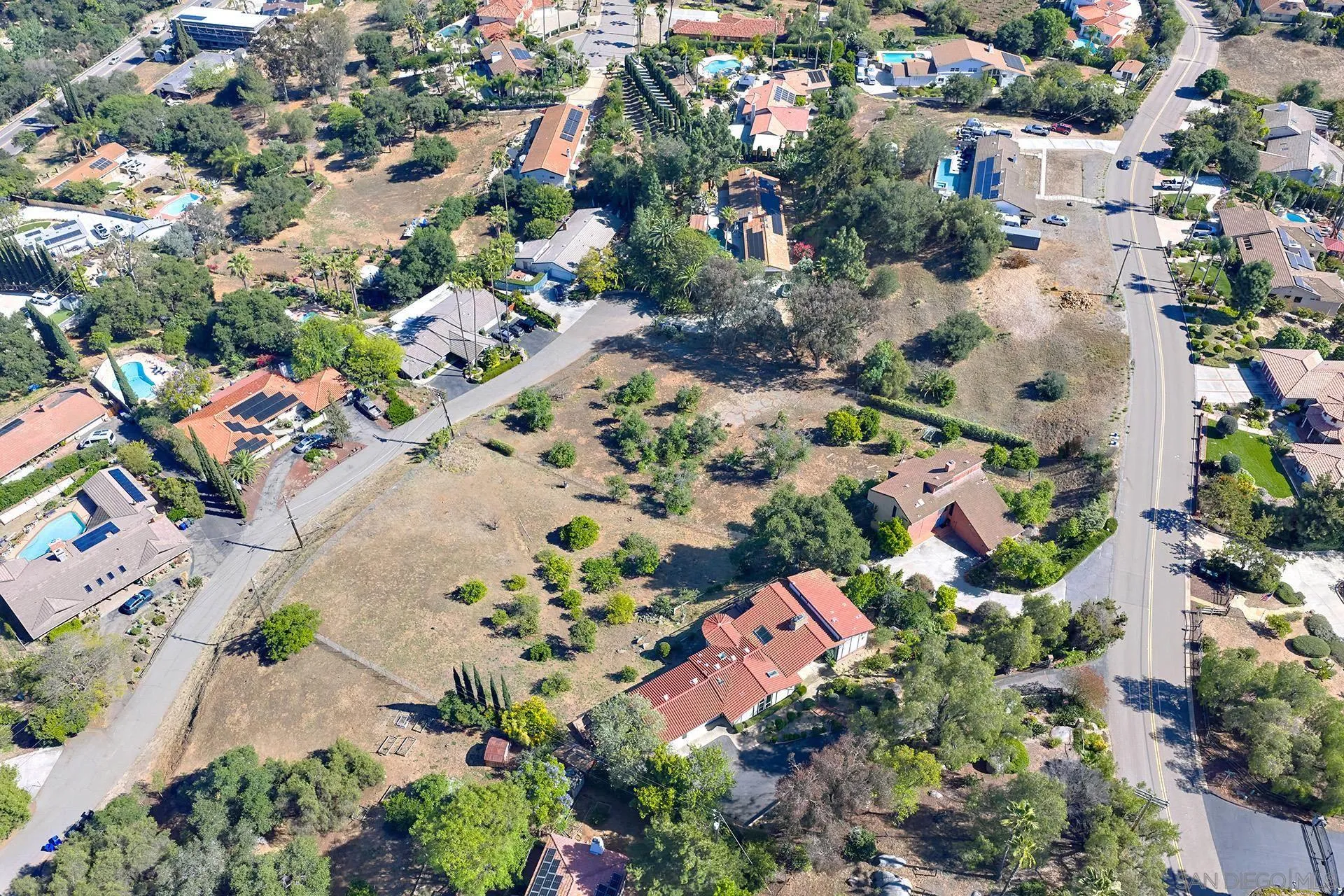 https://cdn.realtyfeed.com/cdn/127/260012830/a0661ee564f907e6ff7571209fd3f461.webp