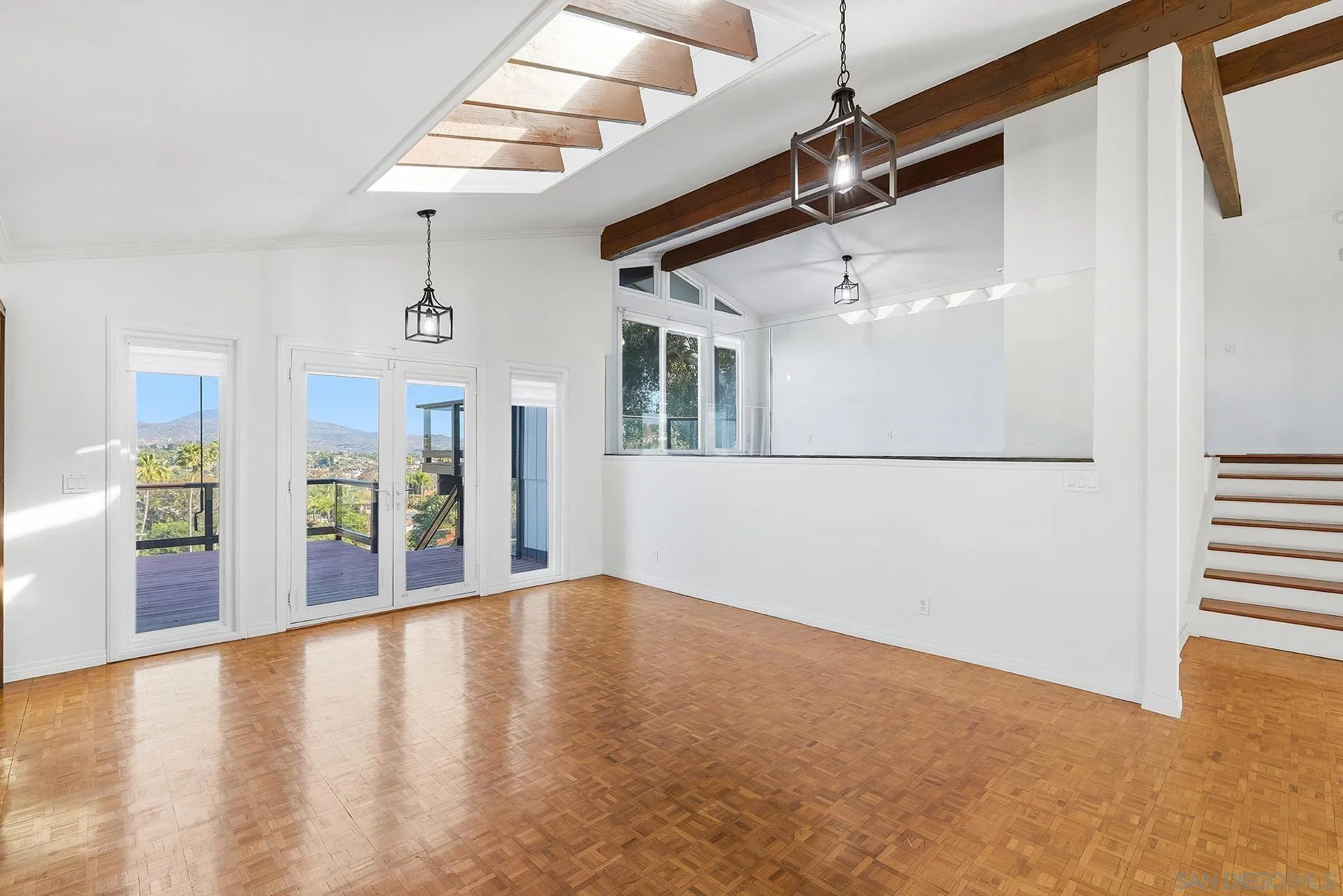 https://cdn.realtyfeed.com/cdn/127/260012830/f35d5494a86cbb434be03f6c86d679b2.webp