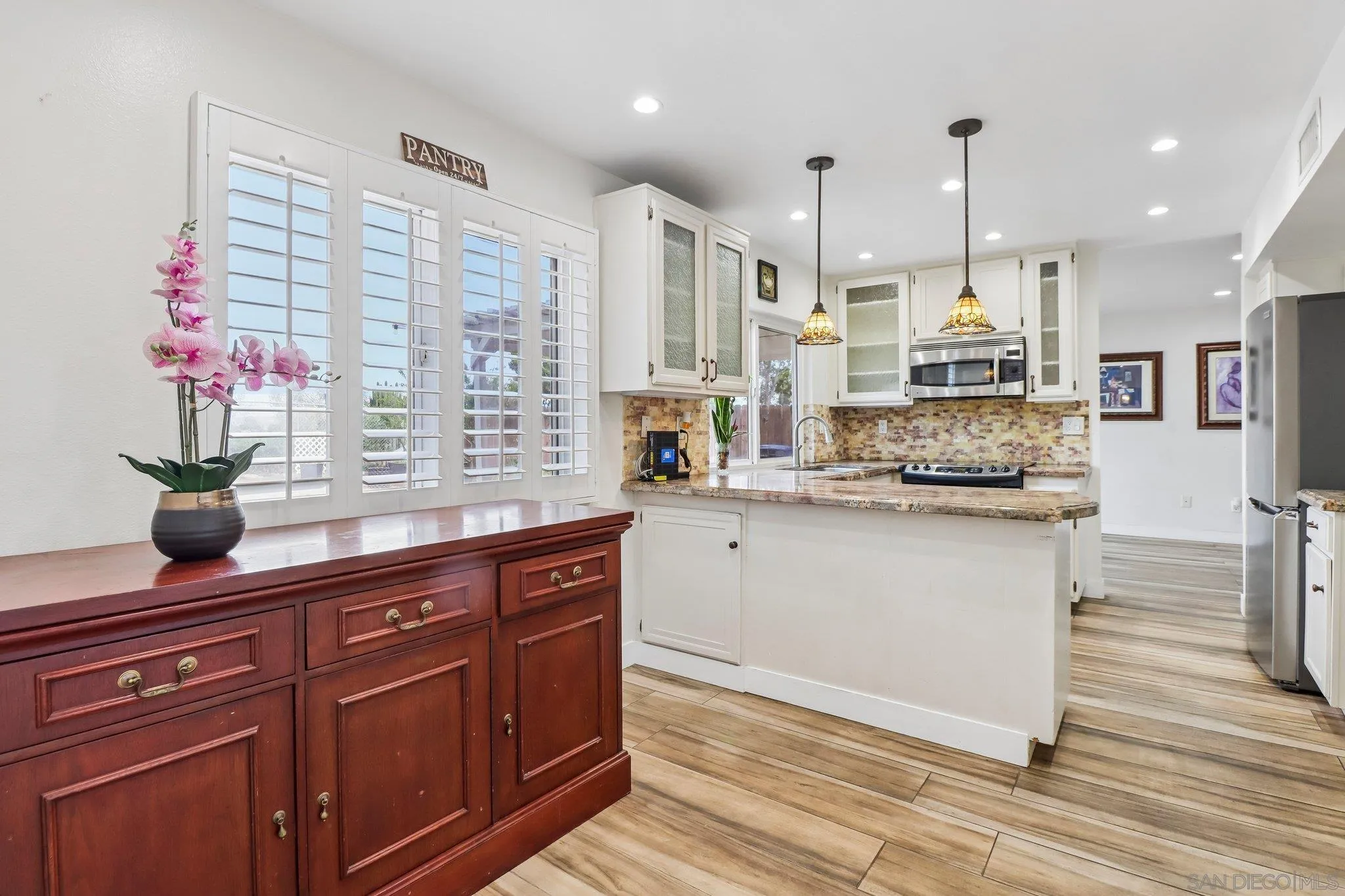 https://cdn.realtyfeed.com/cdn/127/260012831/29935a30283c5450c18fe9493db24da2.webp