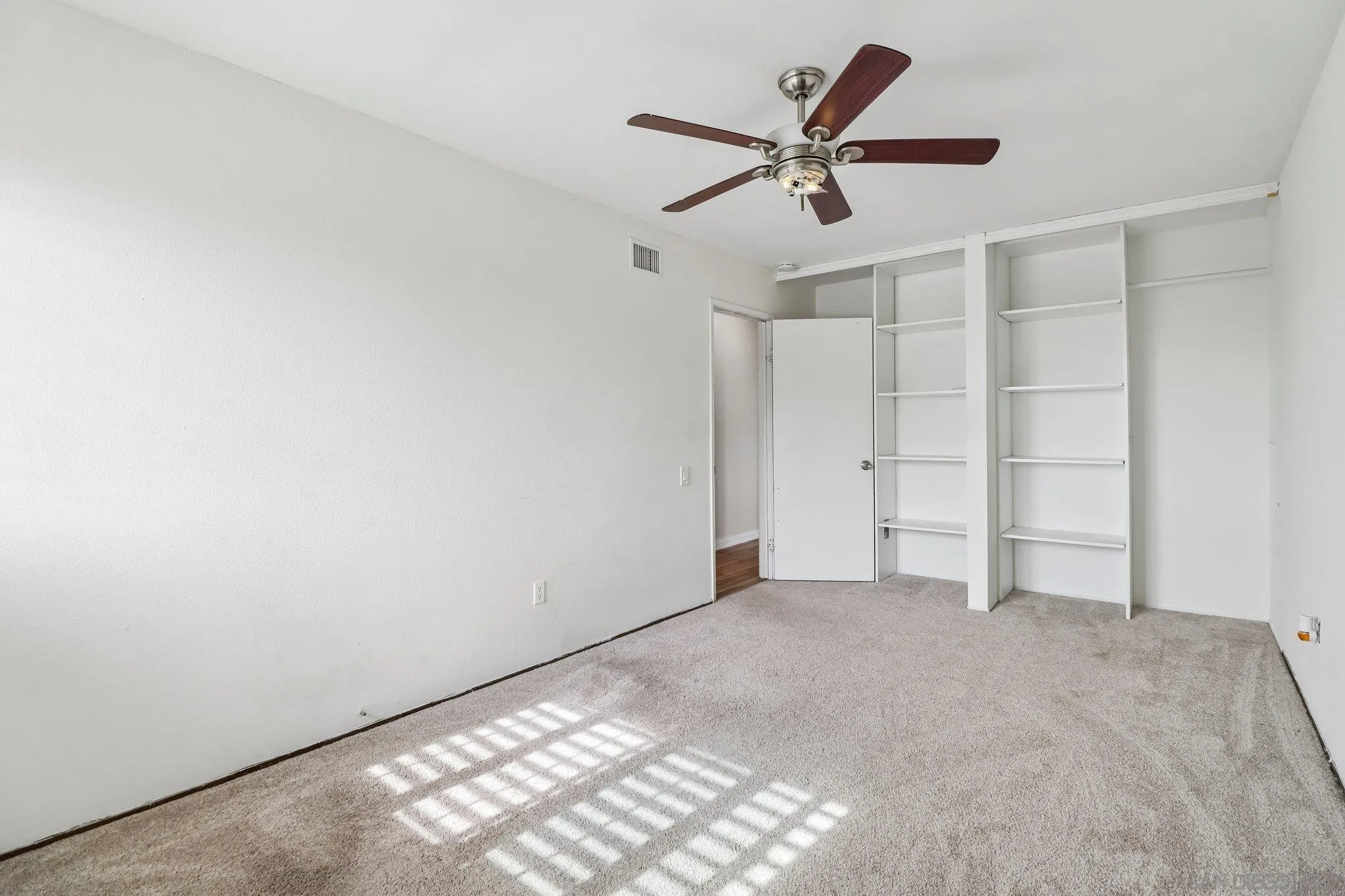 https://cdn.realtyfeed.com/cdn/127/260012831/2da989e2aad119a76ce03724930c5196.webp