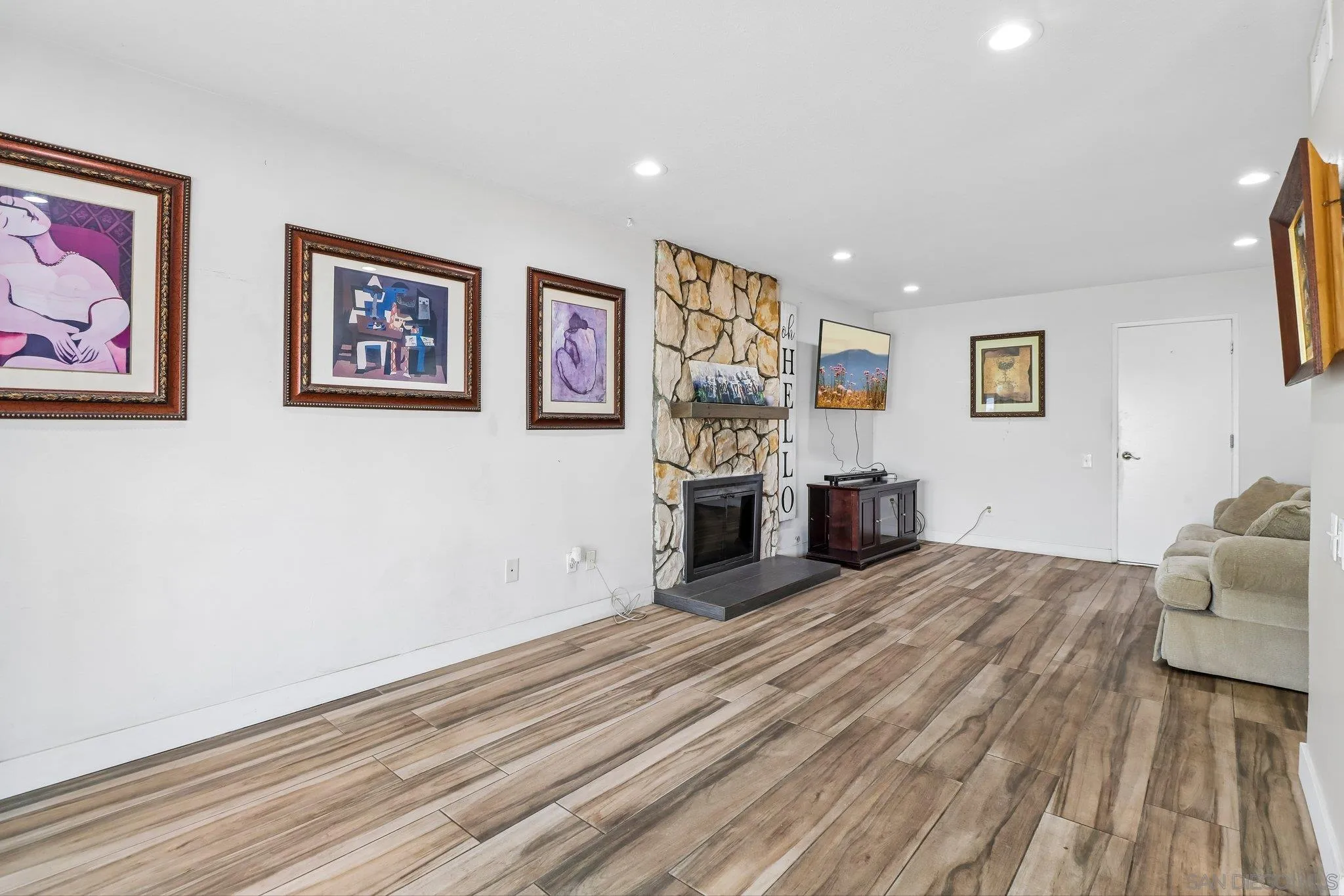 https://cdn.realtyfeed.com/cdn/127/260012831/38b367027b533287aa914c3e03e28a82.webp