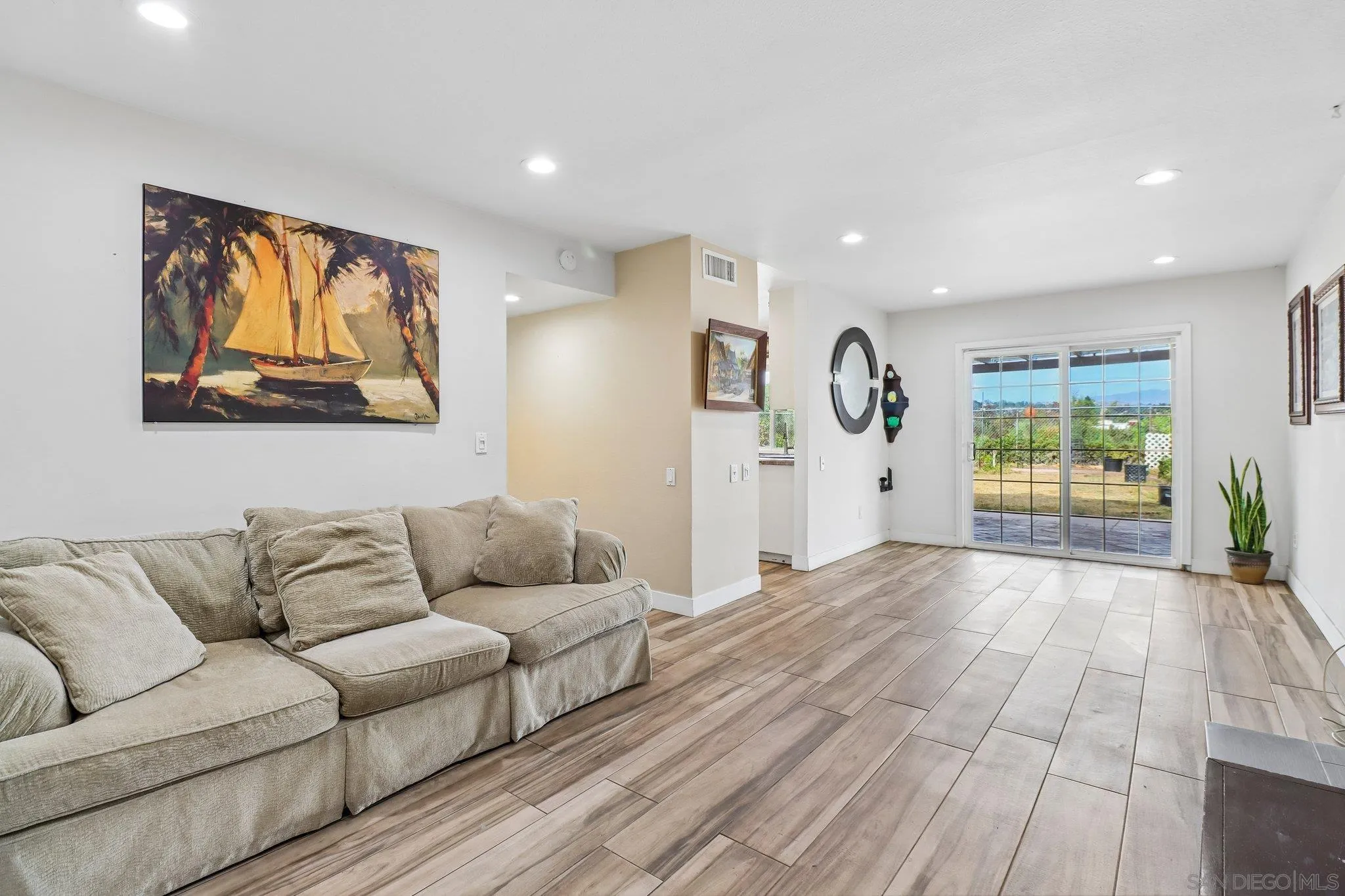 https://cdn.realtyfeed.com/cdn/127/260012831/58f6146b96bff6b79a982dc737f207aa.webp