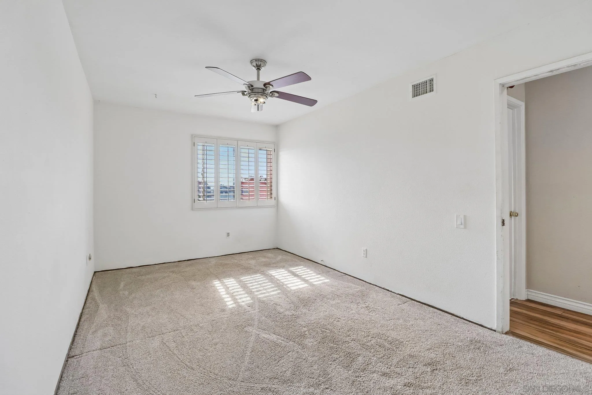 https://cdn.realtyfeed.com/cdn/127/260012831/7812ee00fe9d4231d4fb755c879c24f2.webp