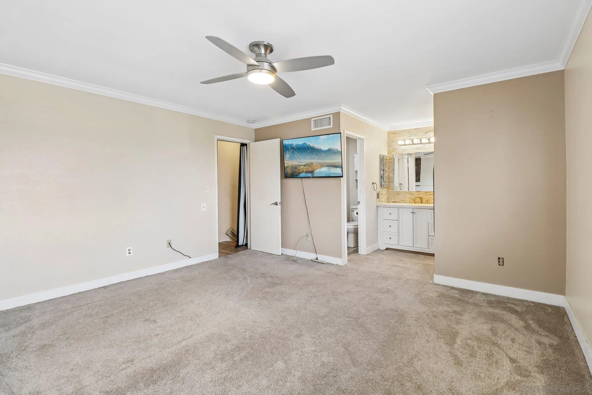 https://cdn.realtyfeed.com/cdn/127/260012831/85a2bb3e928c091bbb652af7cbdaa54e.webp