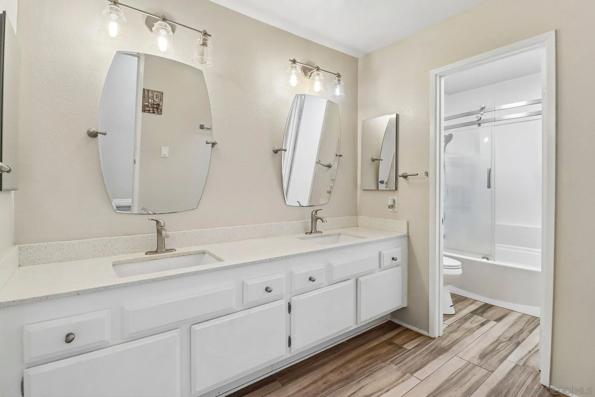 https://cdn.realtyfeed.com/cdn/127/260012831/8b6f5fb16676ee6e31cb616eb737df08.webp