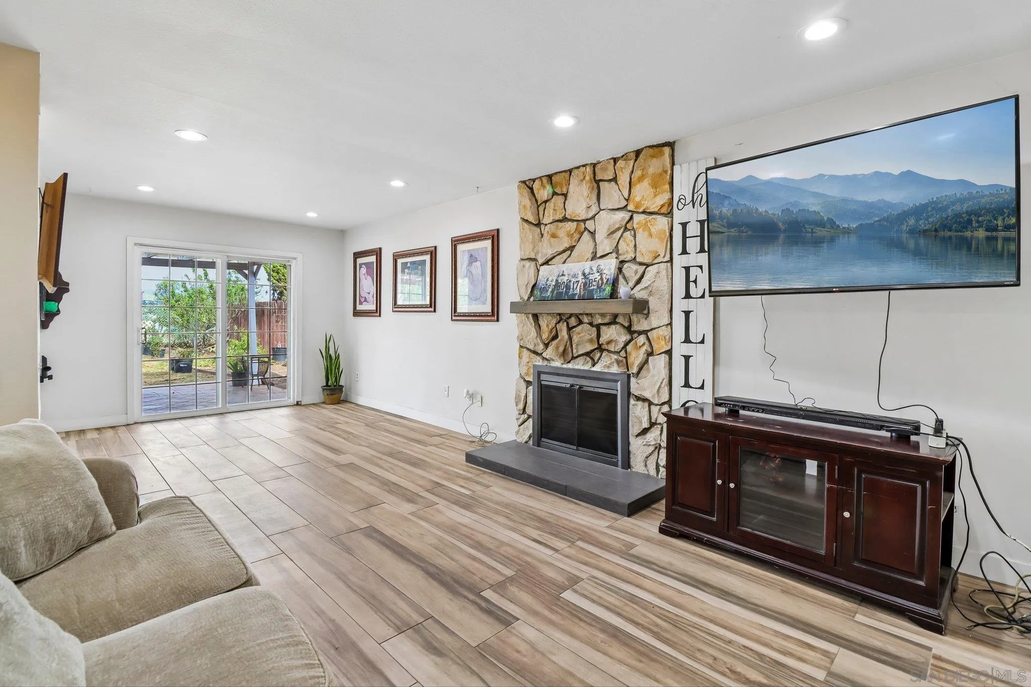 https://cdn.realtyfeed.com/cdn/127/260012831/b19acaef2f1fce424f3438dbbd72c3a9.webp