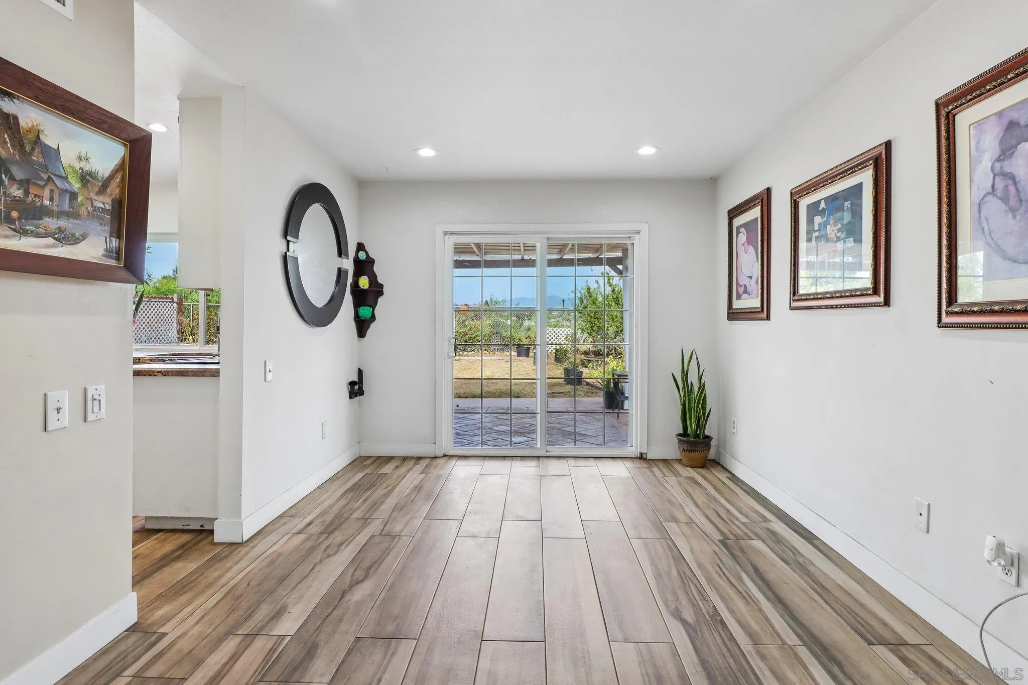 https://cdn.realtyfeed.com/cdn/127/260012831/b5cc7e46737d6040f9efe7402df559ee.webp