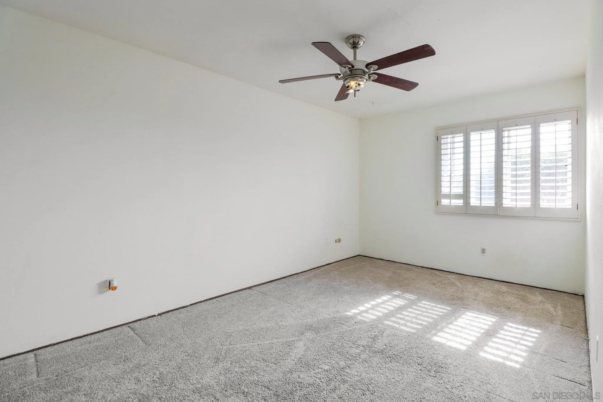 https://cdn.realtyfeed.com/cdn/127/260012831/f8ca05033678f825cc321b0381cdf62f.webp