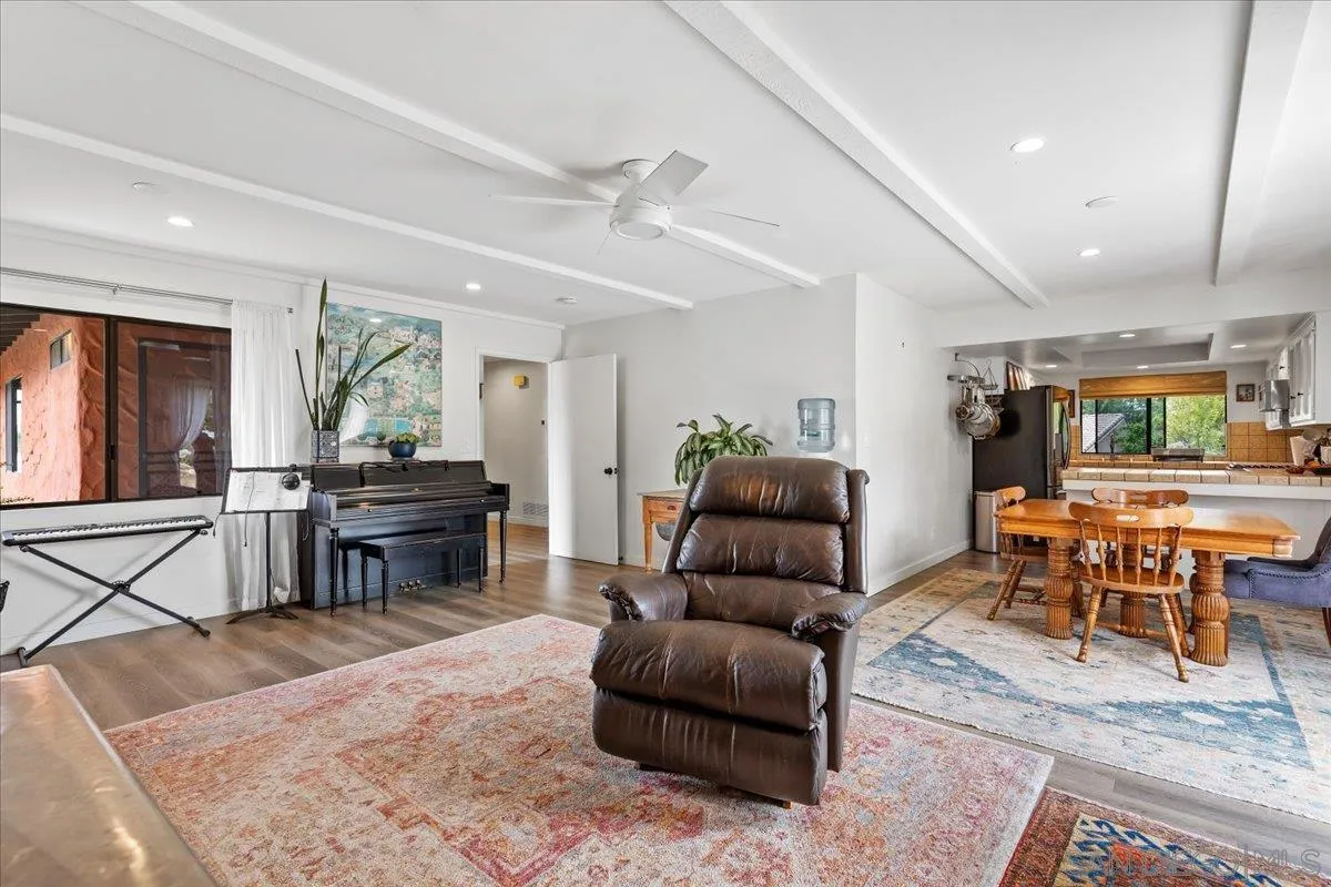 https://cdn.realtyfeed.com/cdn/127/260012832/2b5901e67560b73f9ae2d8c21c300a07.webp