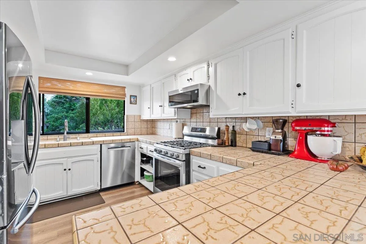 https://cdn.realtyfeed.com/cdn/127/260012832/57be75f7bc5969c09a1531bfbfbc523b.webp