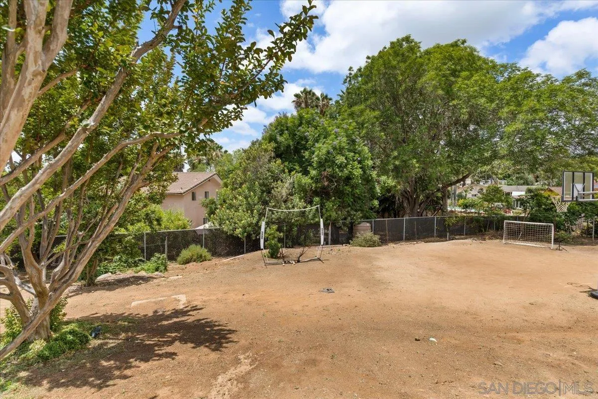 https://cdn.realtyfeed.com/cdn/127/260012832/7a41ea870f41785aa9f6d63534ed2199.webp