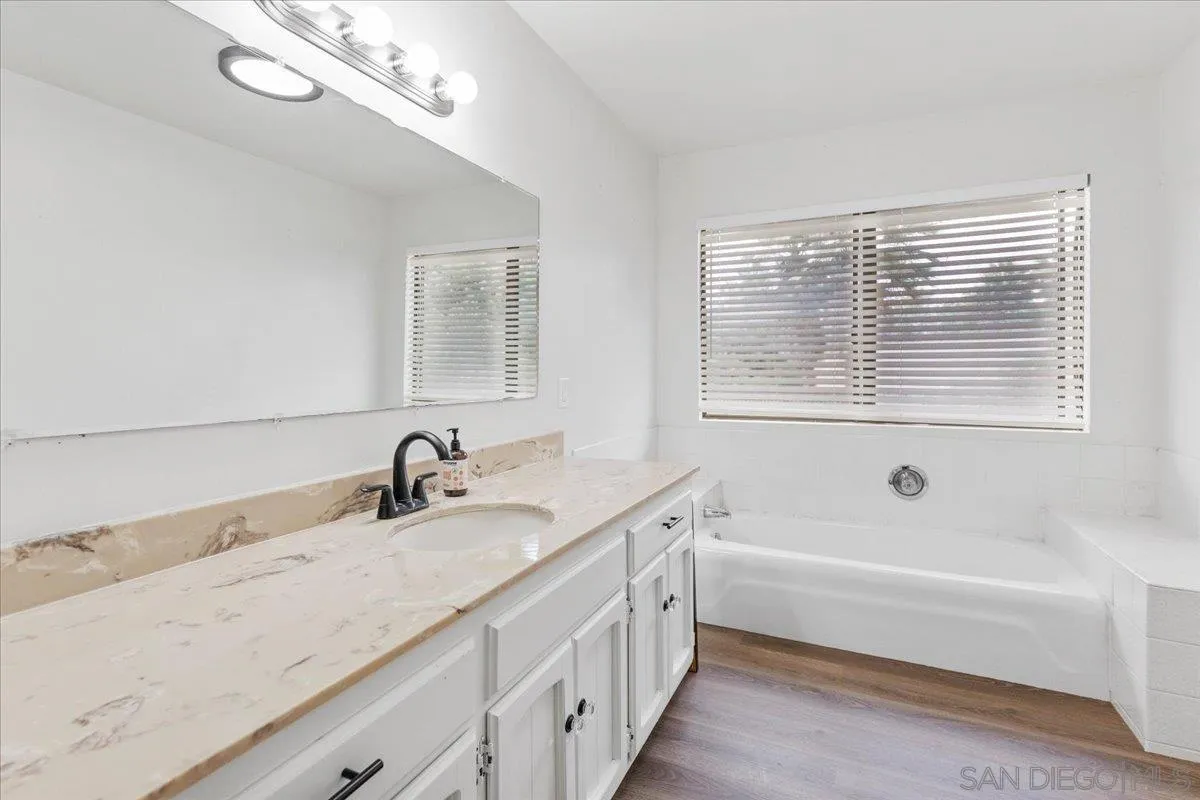 https://cdn.realtyfeed.com/cdn/127/260012832/a9a67c71115b440b7147f46f8ecba99d.webp