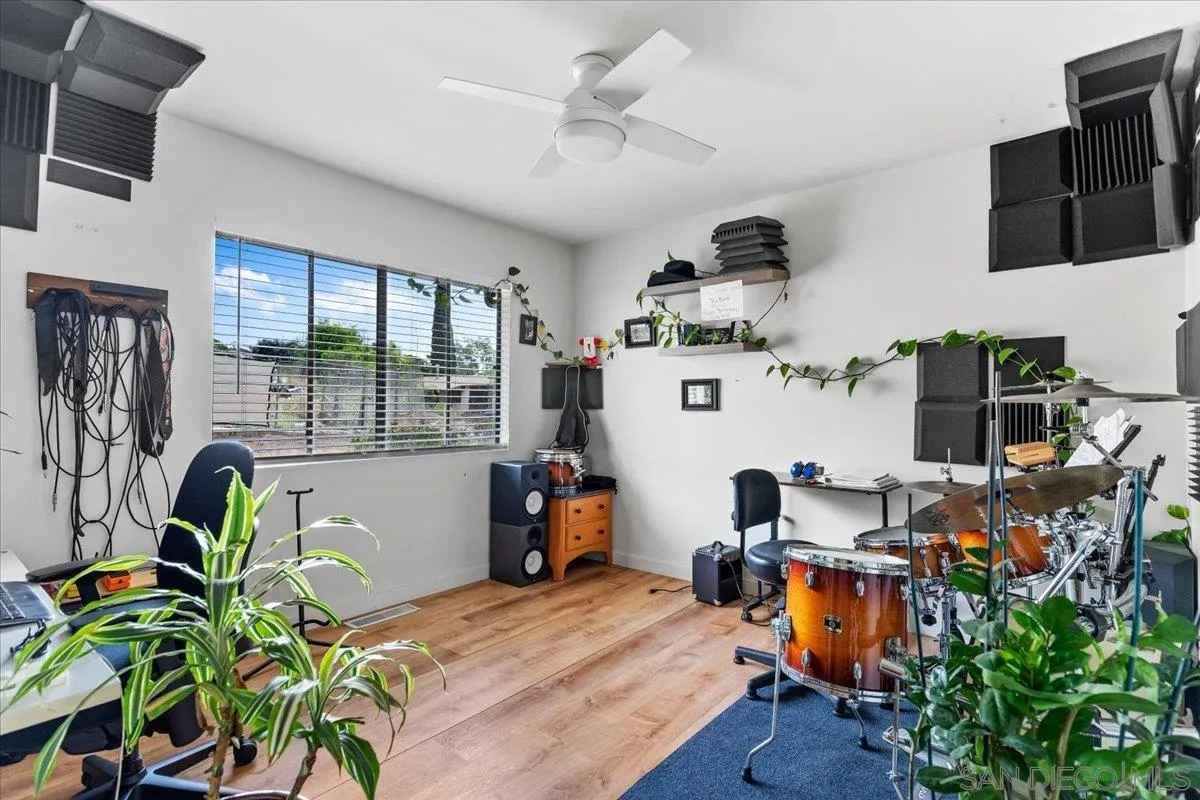https://cdn.realtyfeed.com/cdn/127/260012832/c0c59a9e5db5c604b404ba79c41e5803.webp
