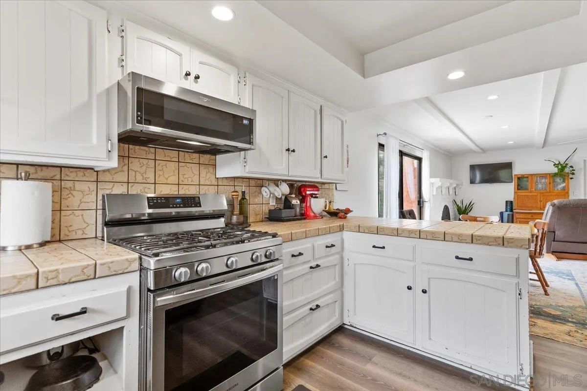 https://cdn.realtyfeed.com/cdn/127/260012832/de41e1d26038009017d2771a0b781aa1.webp