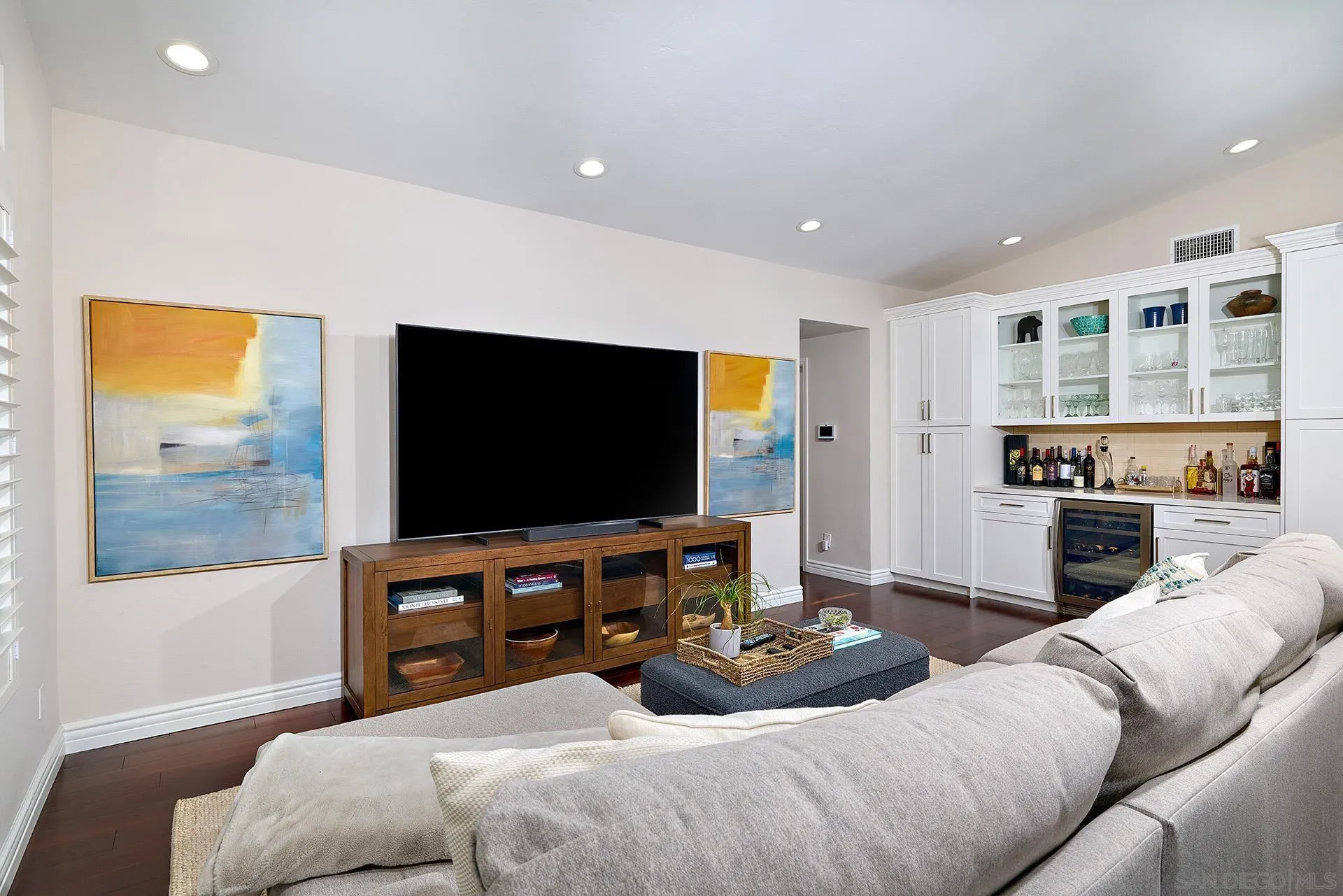 https://cdn.realtyfeed.com/cdn/127/260012833/4cbefd50700c44826ccc8784c7a78040.webp