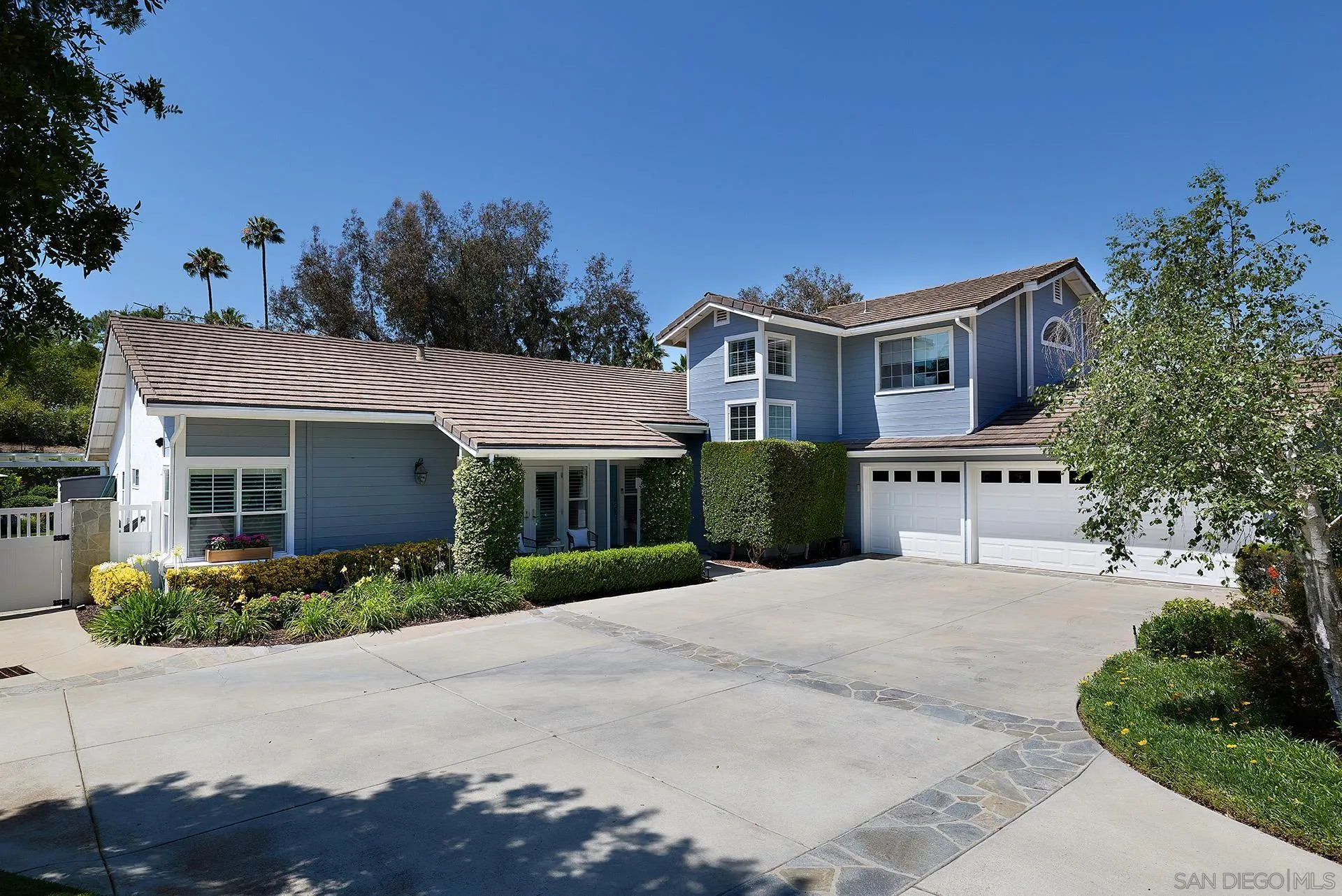 https://cdn.realtyfeed.com/cdn/127/260012833/adb8f3b743aef31fb33d060861b195e7.webp