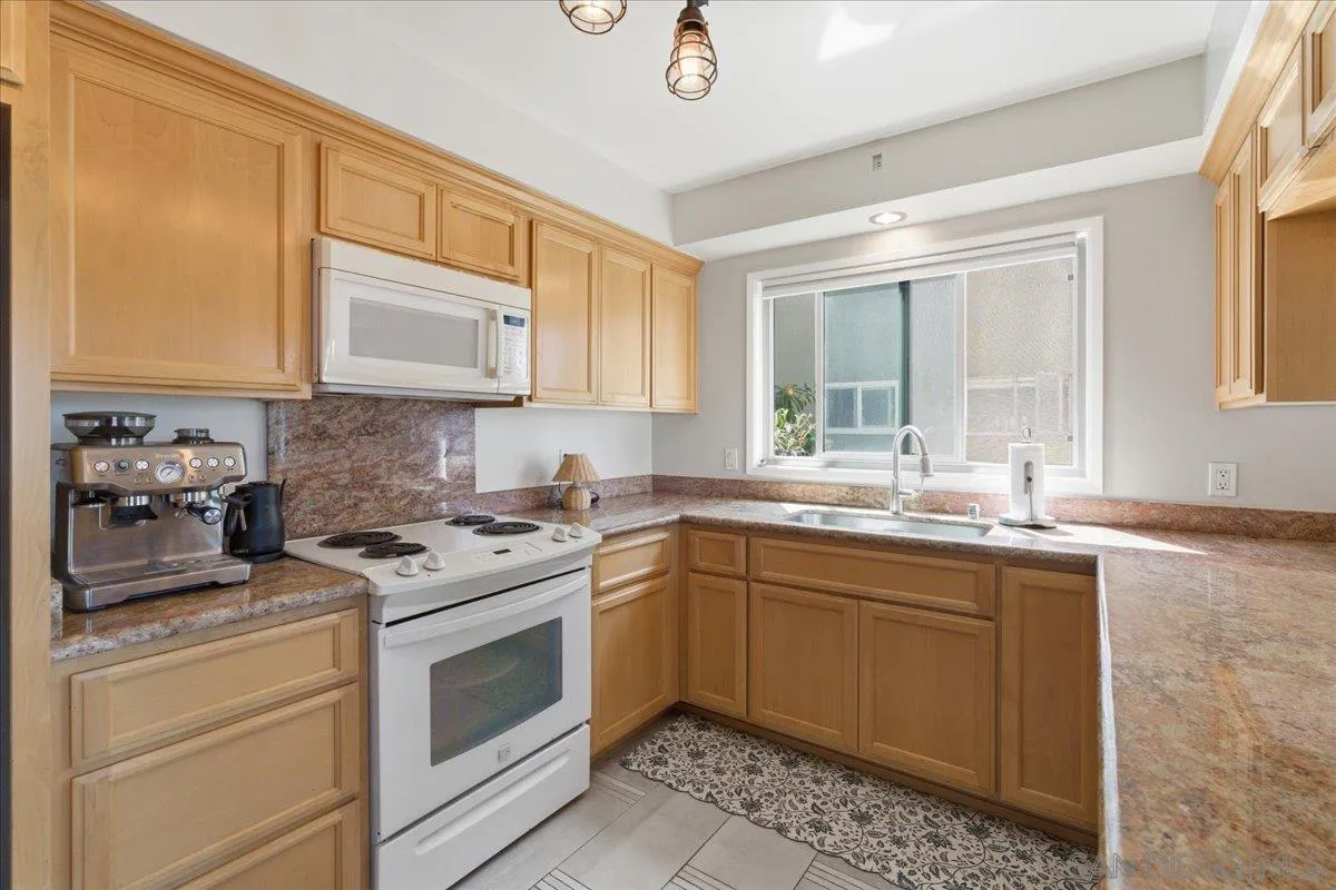Photo #11: 260012837 Listing: Photo #11