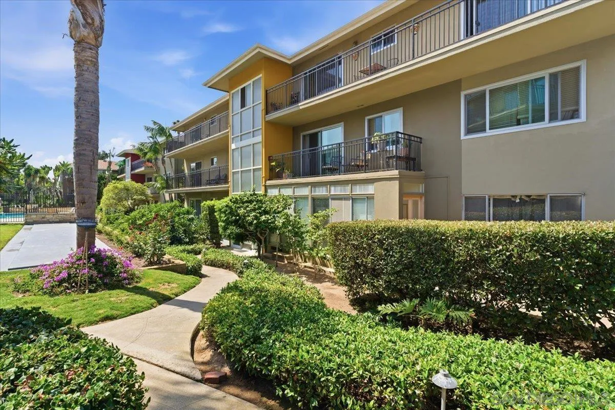 Photo #1: 260012837 Listing: Photo #1