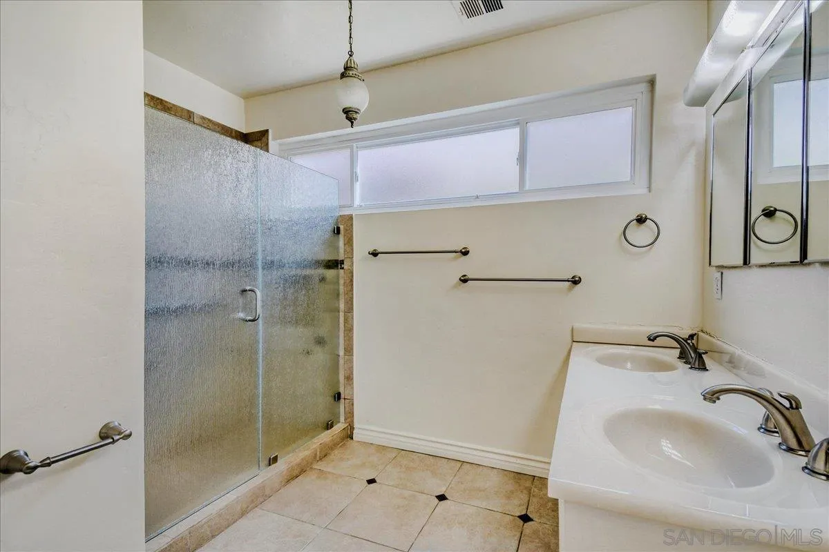 https://cdn.realtyfeed.com/cdn/127/260012843/1cd850ab5ae7a2590b43b26c4bfafef0.webp