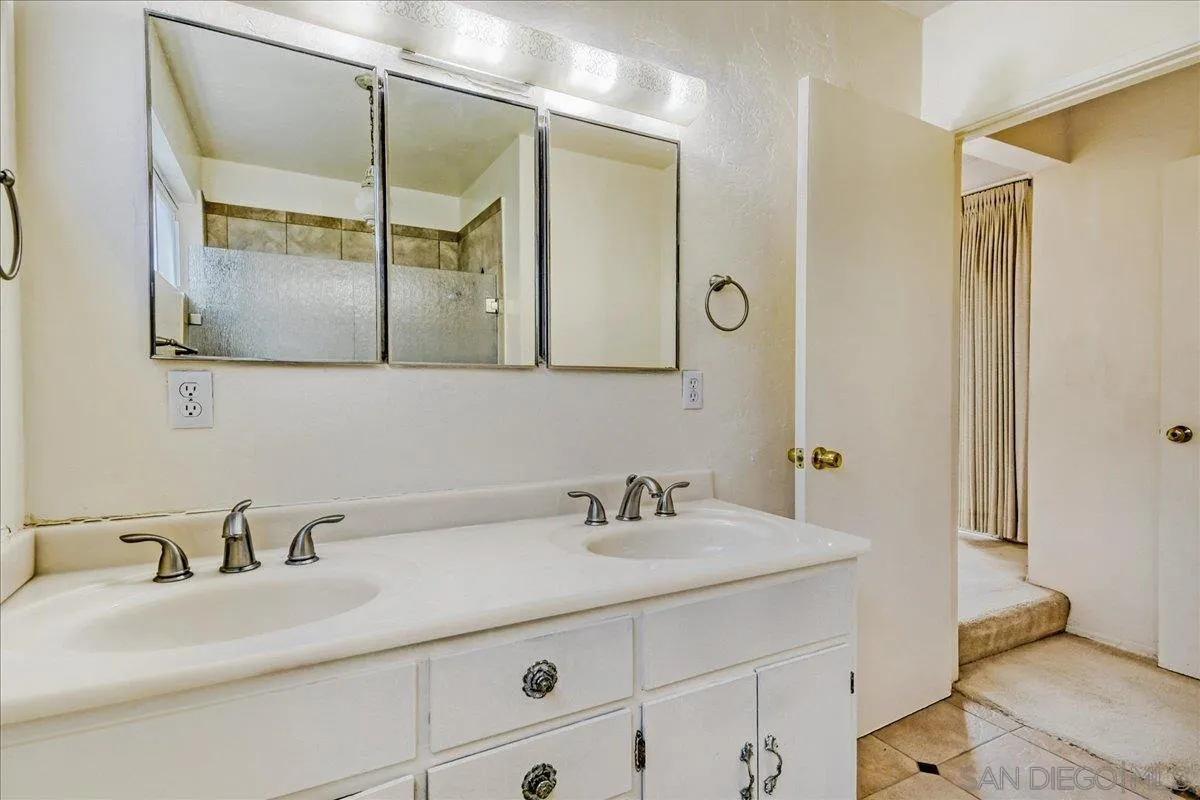 https://cdn.realtyfeed.com/cdn/127/260012843/f3c8da444252f30496a96e847ee02590.webp