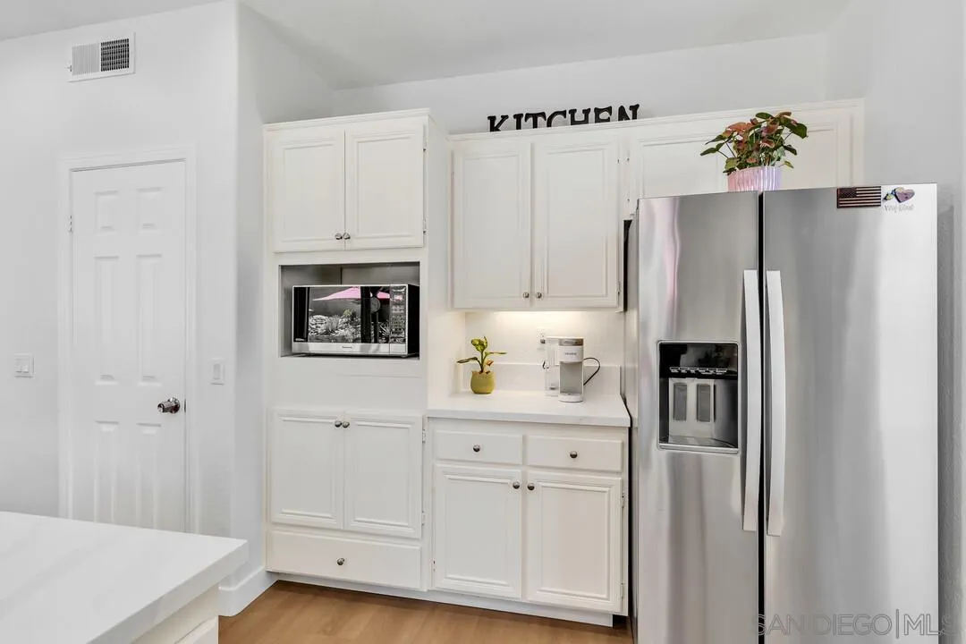 https://cdn.realtyfeed.com/cdn/127/260012845/992446f1d1702a88e3531b0e4a8231bf.webp