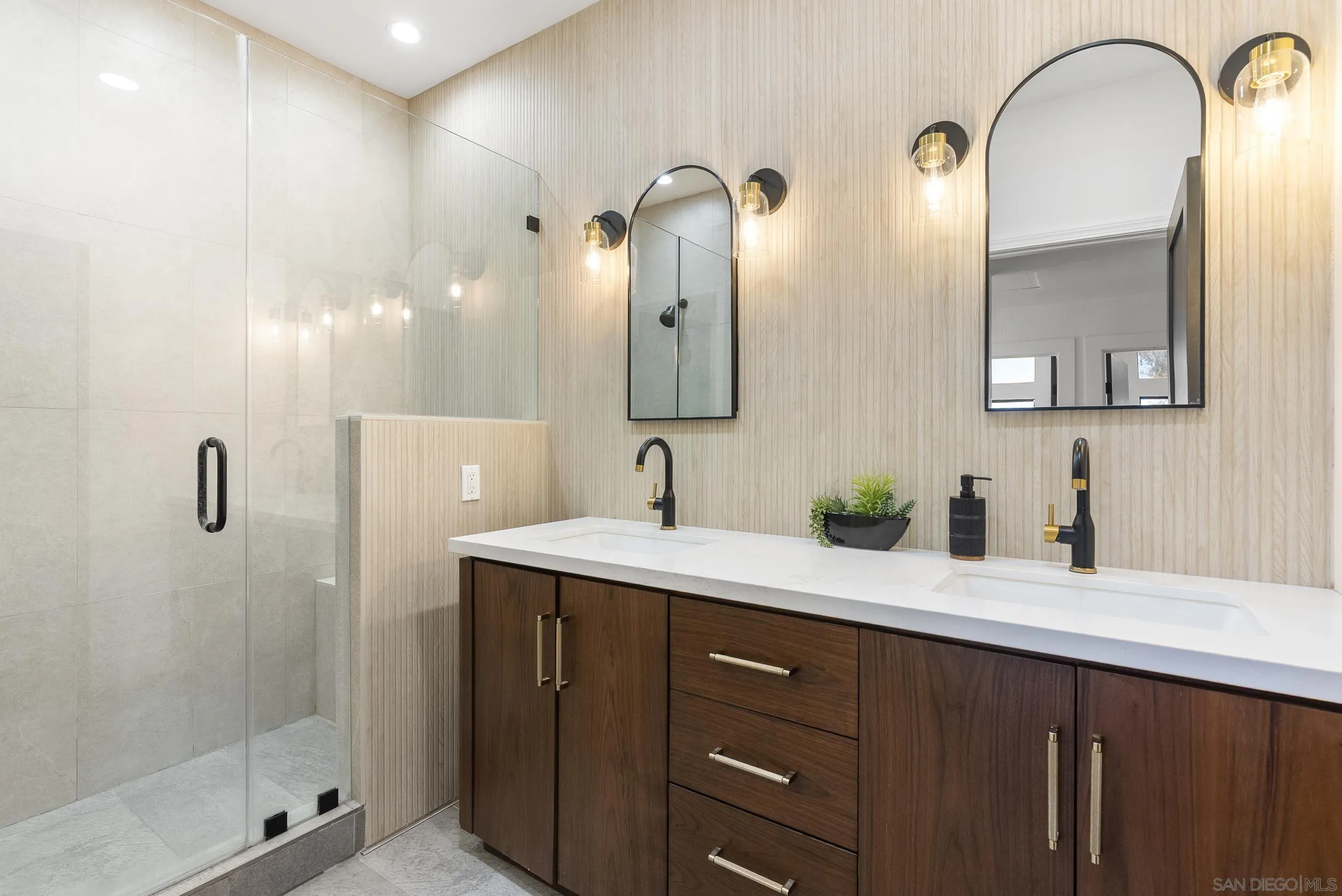 https://cdn.realtyfeed.com/cdn/127/260012846/083219a627179de49e2b2c9b11356603.webp