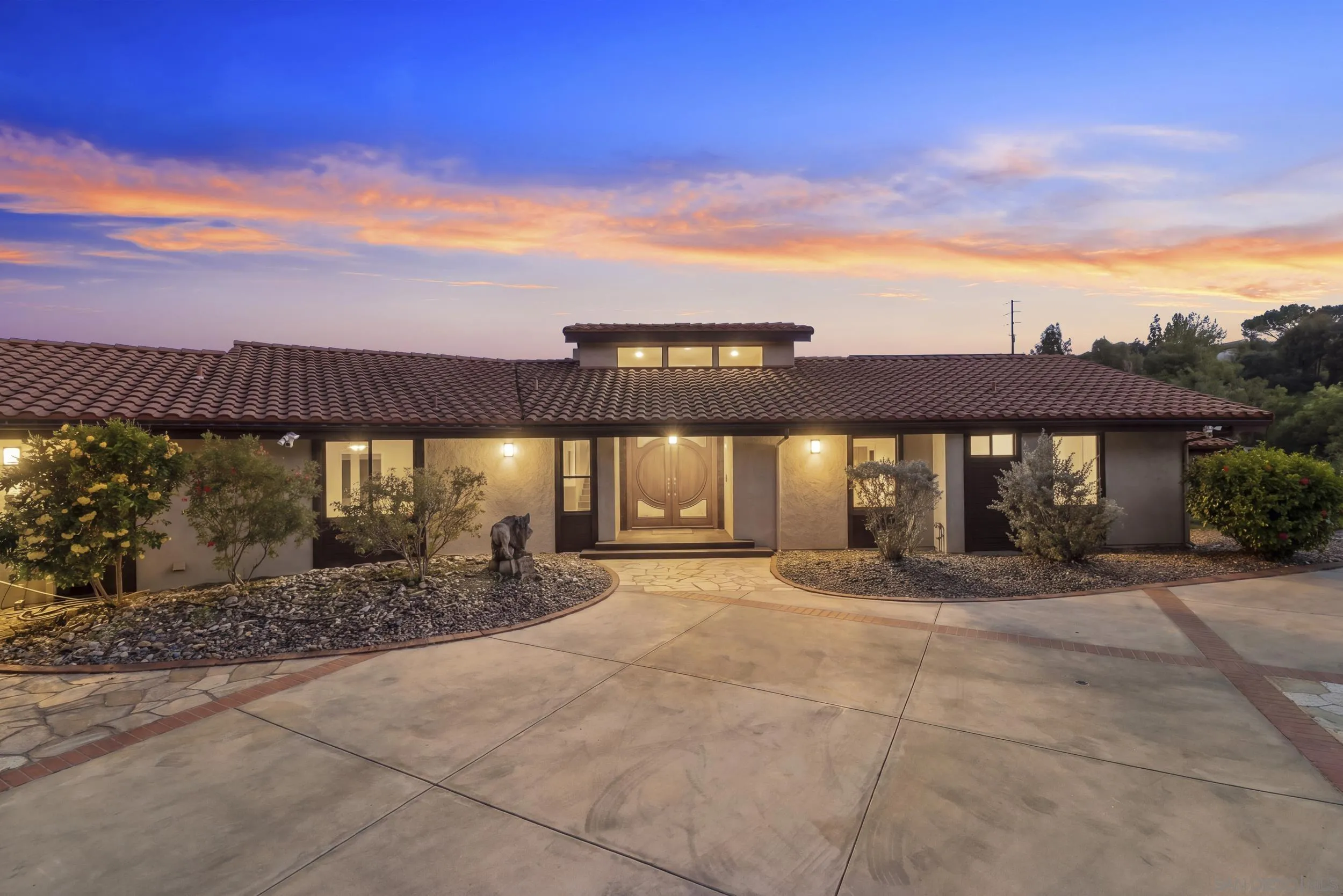 https://cdn.realtyfeed.com/cdn/127/260012846/085c2cb19e7a6637b4248df04f689d89.webp