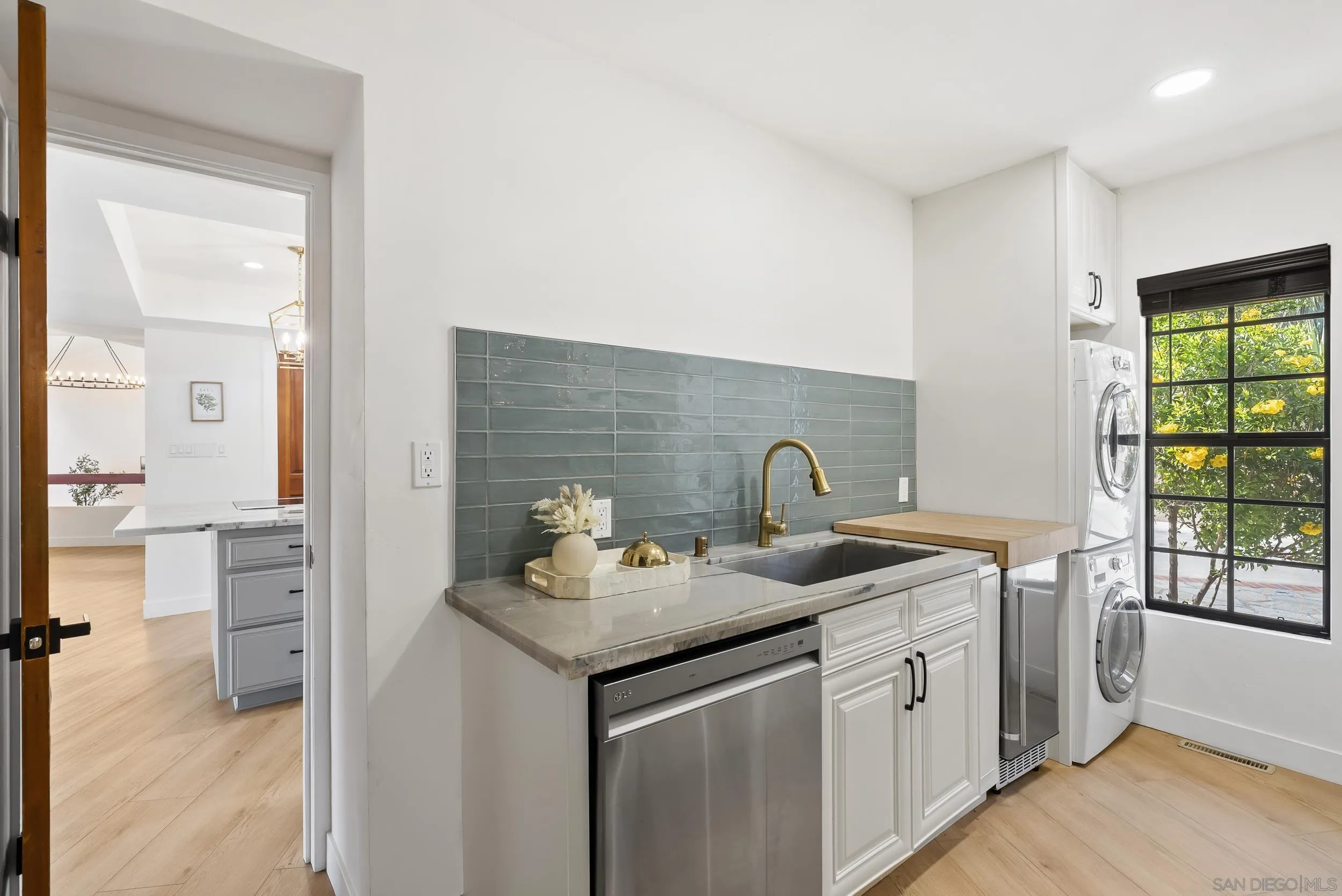 https://cdn.realtyfeed.com/cdn/127/260012846/1d22b63f0f8870ff310125f9137392e5.webp