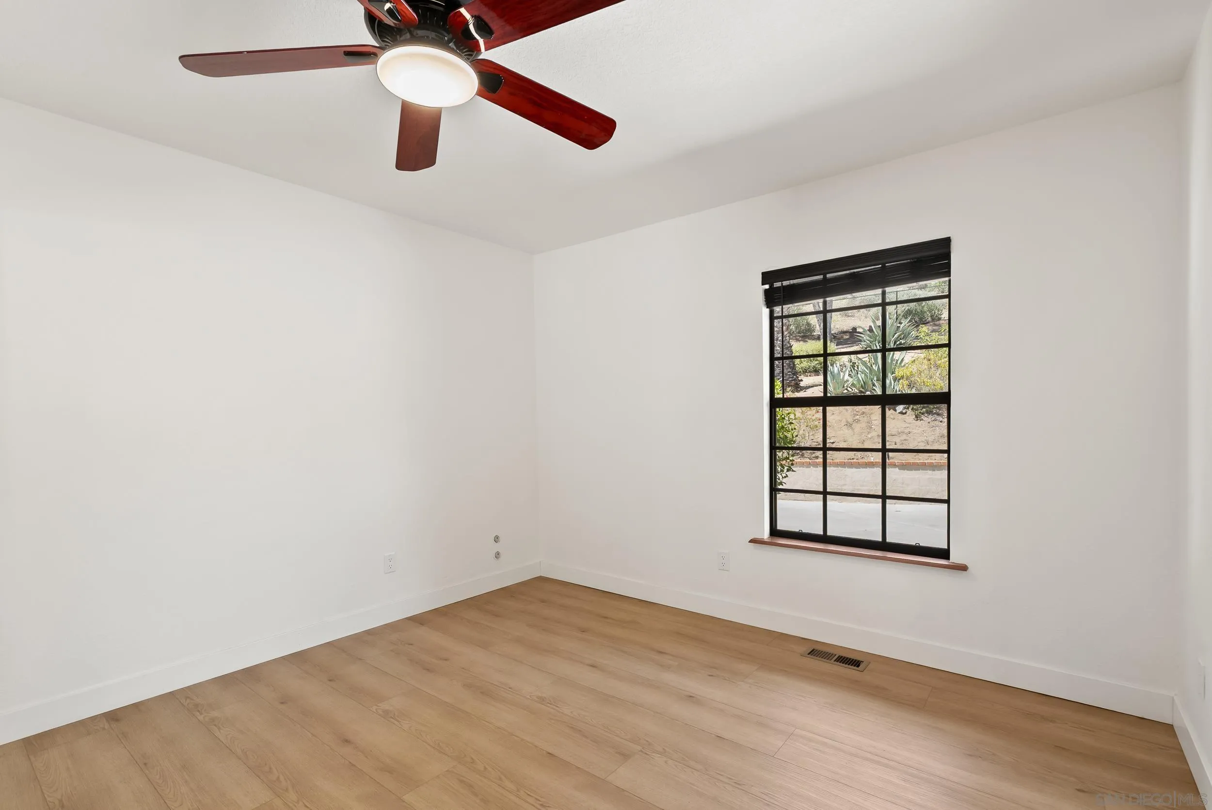 https://cdn.realtyfeed.com/cdn/127/260012846/4afefa6ca91a196e97ec168774ccdb02.webp