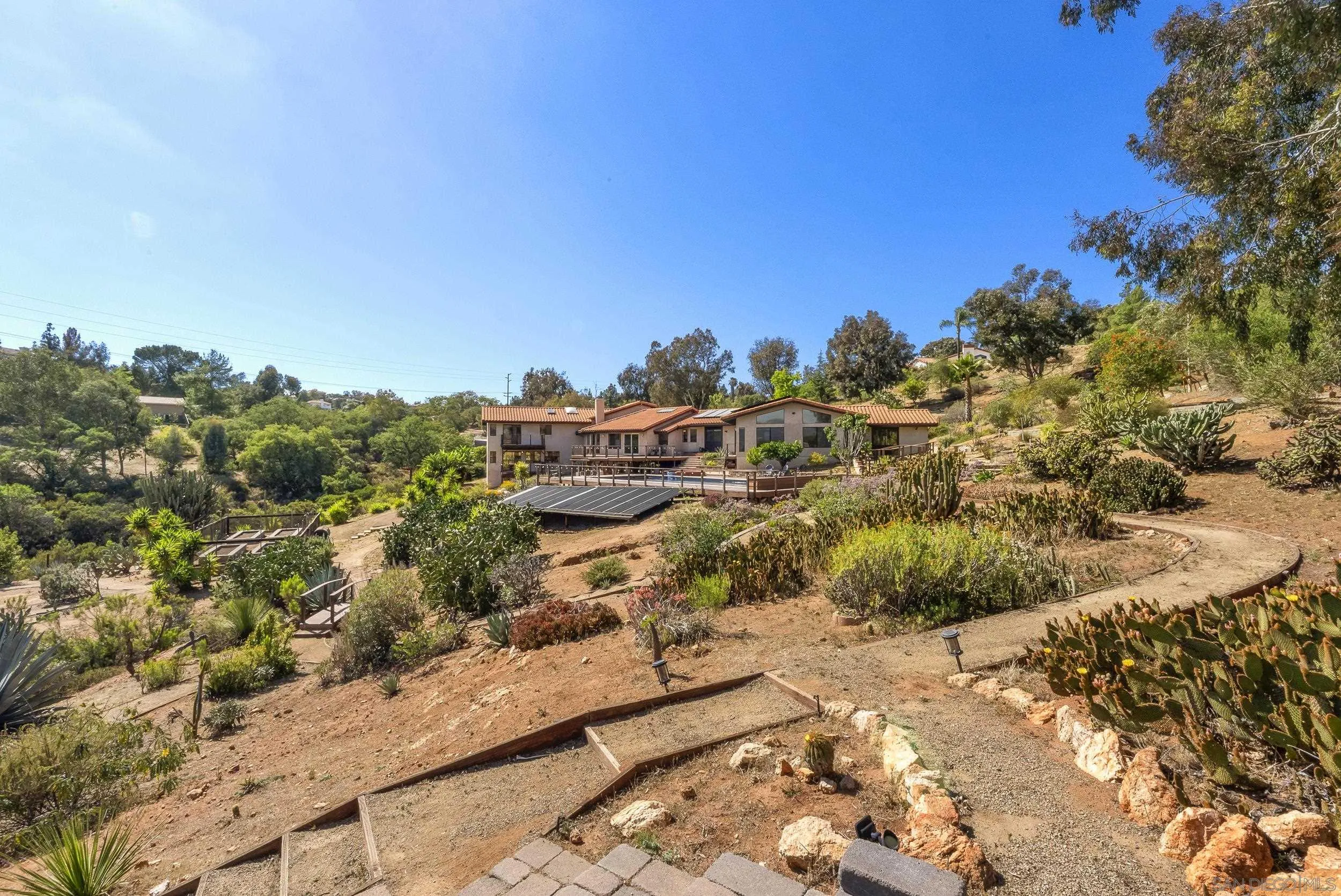 https://cdn.realtyfeed.com/cdn/127/260012846/8f0251c4ea712ceda02ee7d5c00065f6.webp
