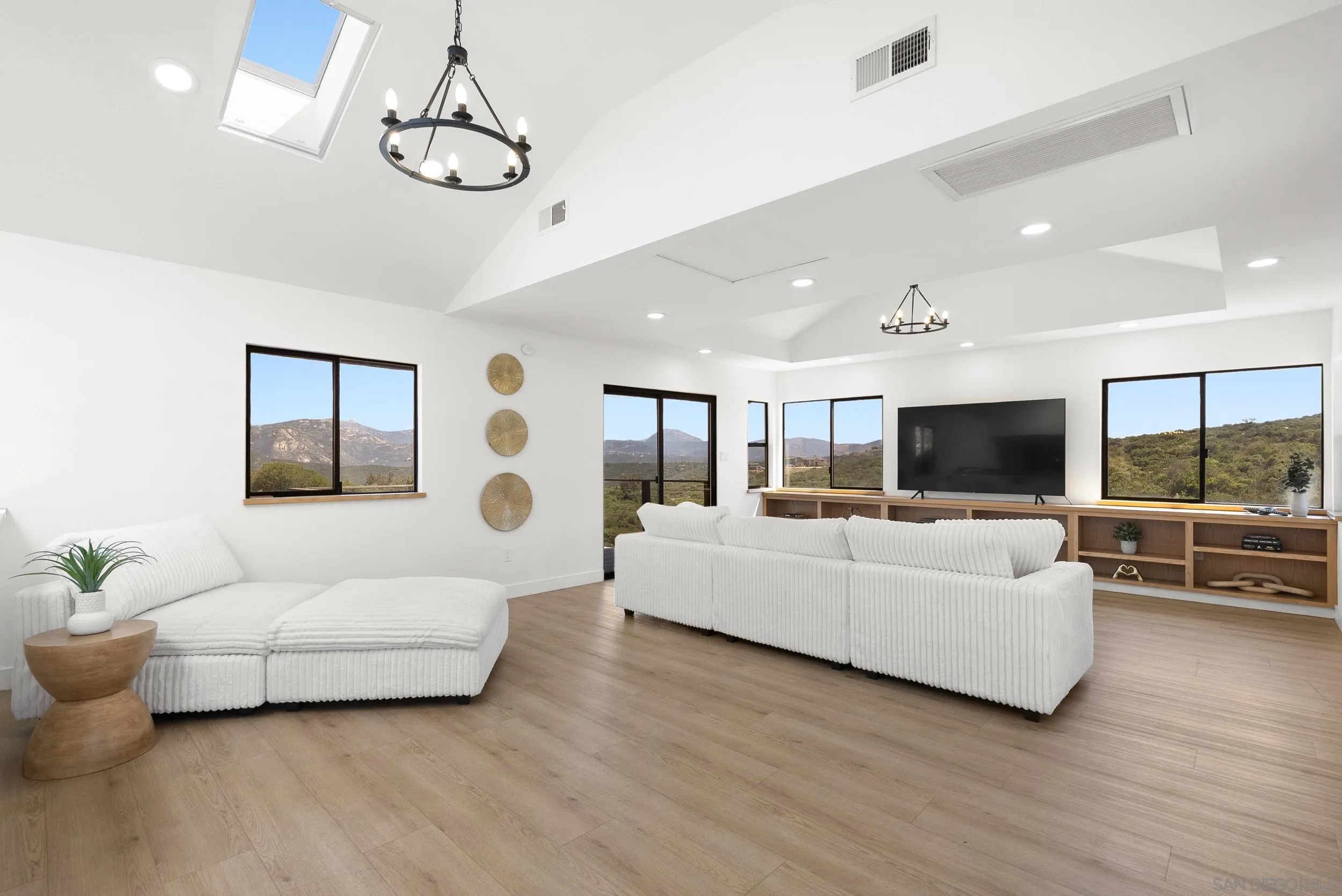 https://cdn.realtyfeed.com/cdn/127/260012846/9ffdd96edf29d824f3e8290f9744e258.webp